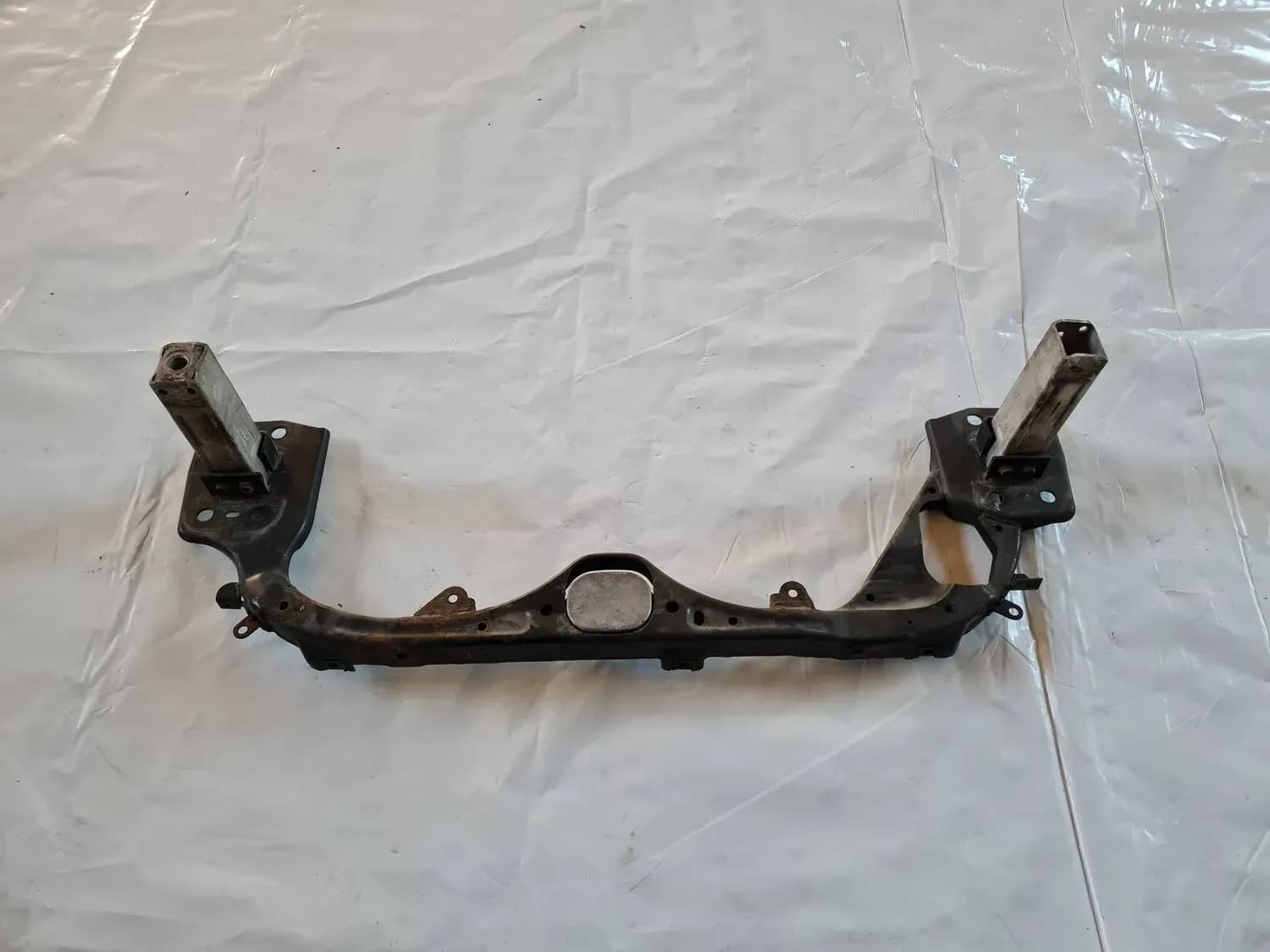 Traversă față pentru radiator AUDI A6 2008 - foto 1