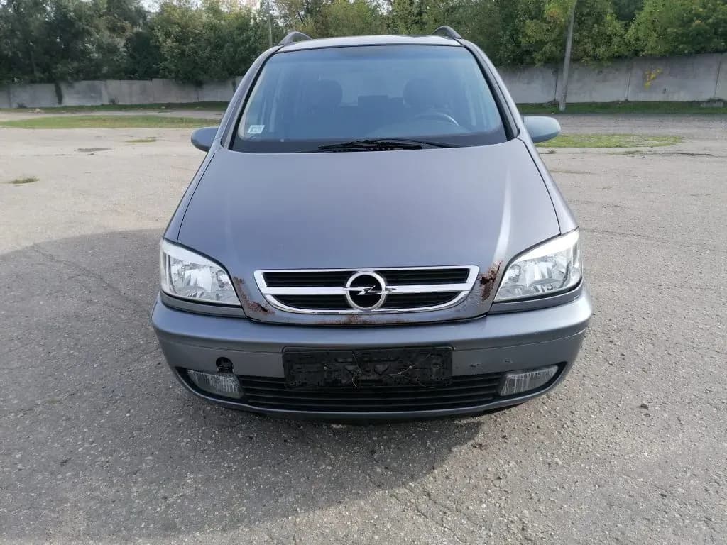 Fotografie mașină dezmembrată 5