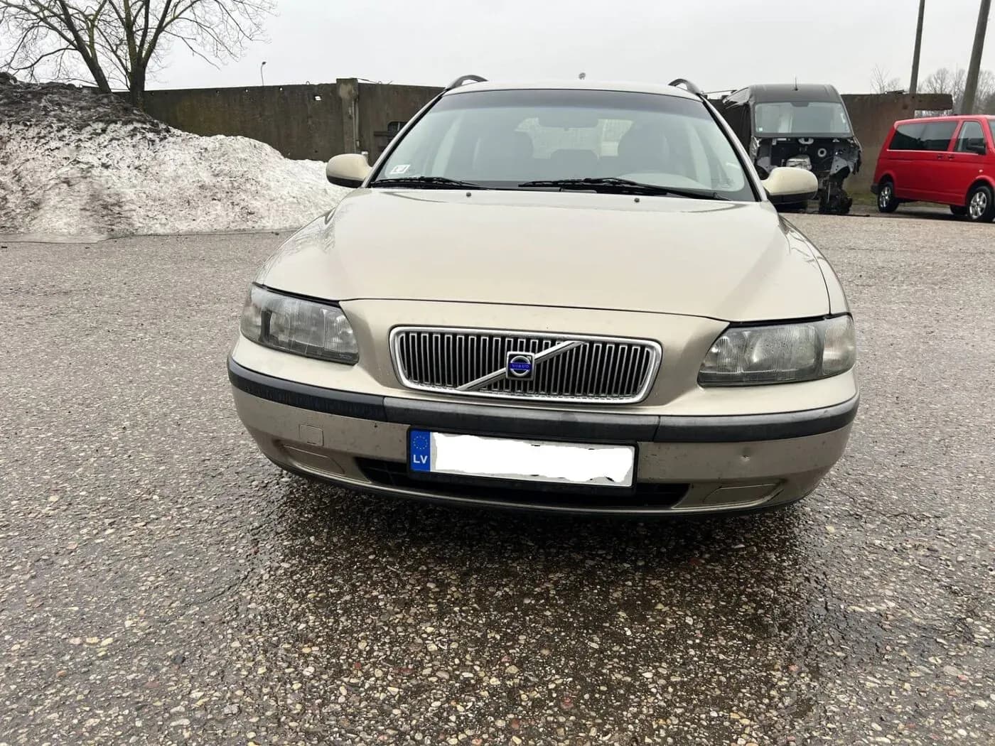 Fotografie mașină dezmembrată 2