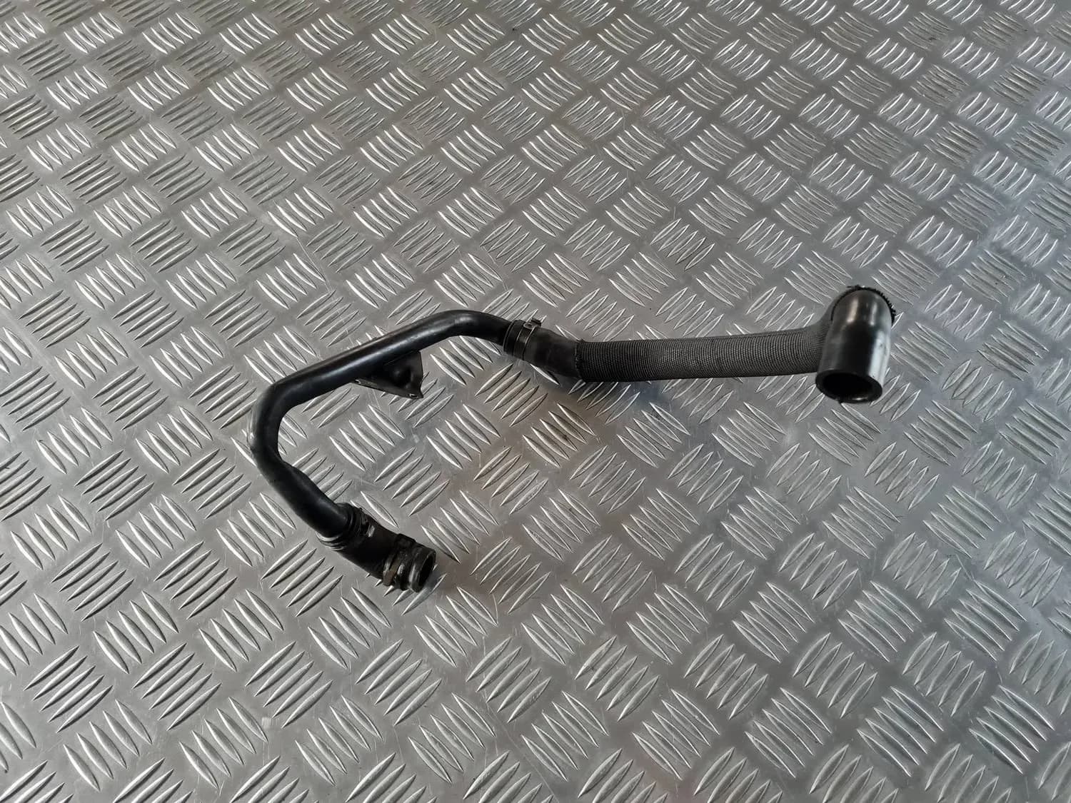Tub de ventilație a carterului AUDI A6 2008 - foto 3