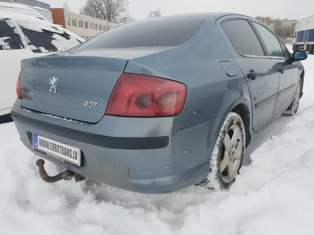 Fotografie mașină dezmembrată 1