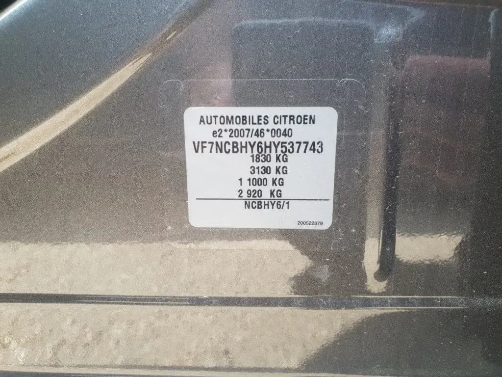 Fotografie mașină dezmembrată 5