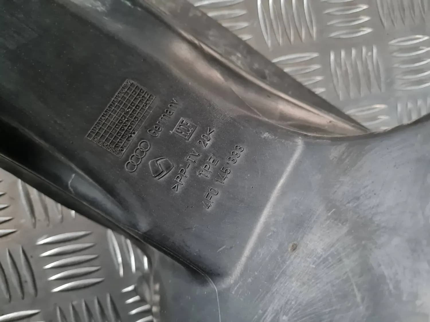 Deflector de aer de admisie, stânga AUDI A6 2008 - foto 3