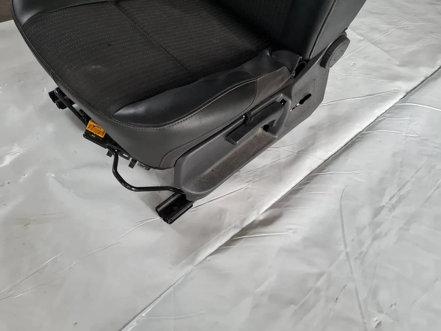 Scaun stânga față RENAULT SCENIC III 2011 - foto 2