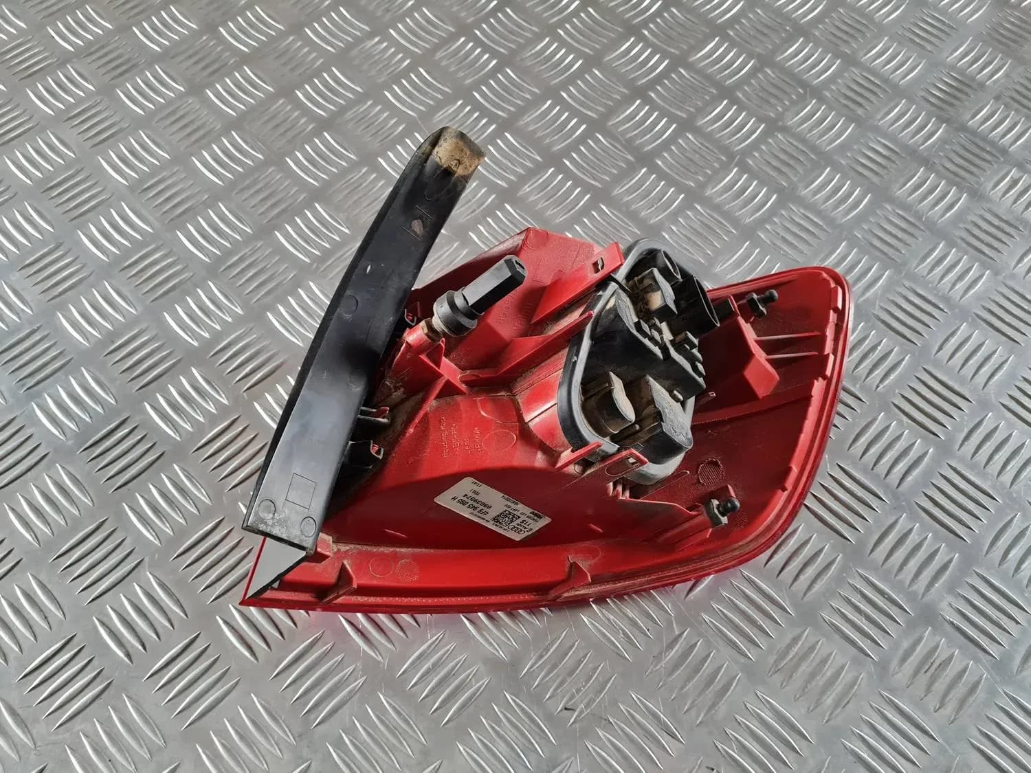 Lampa stânga spate AUDI A6 2008 - foto 4