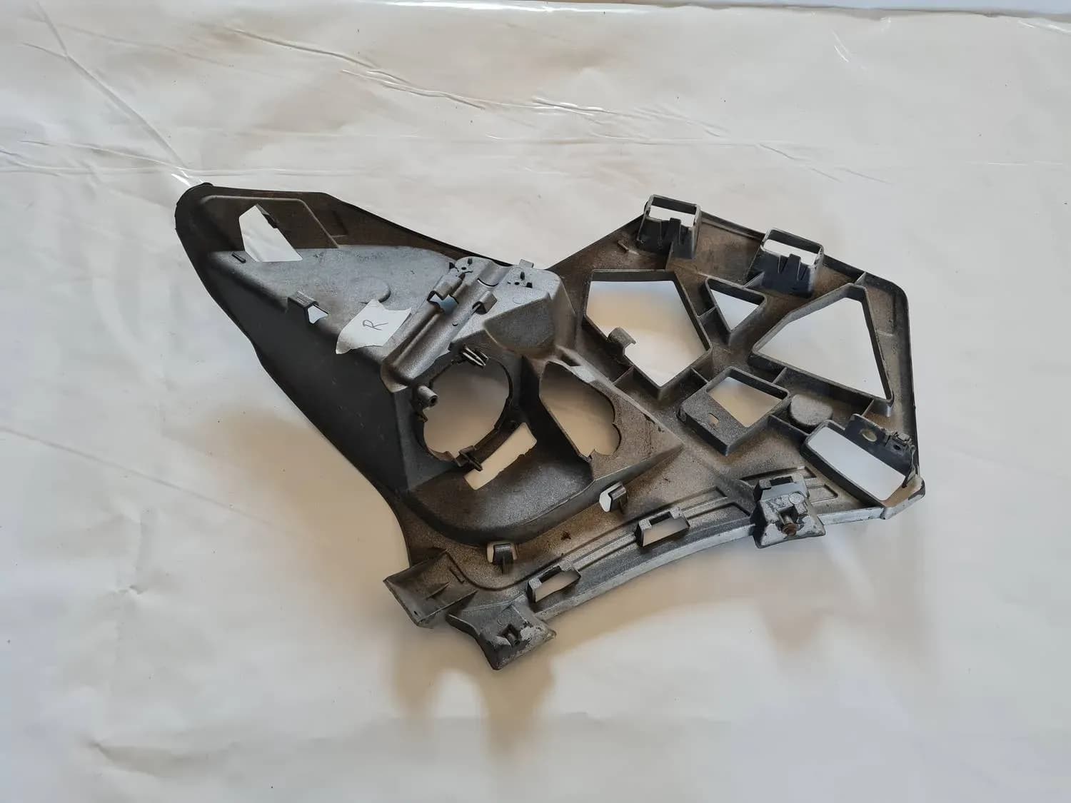 Suportul drept al barei de protecție față RENAULT SCENIC III 2011 - foto 2