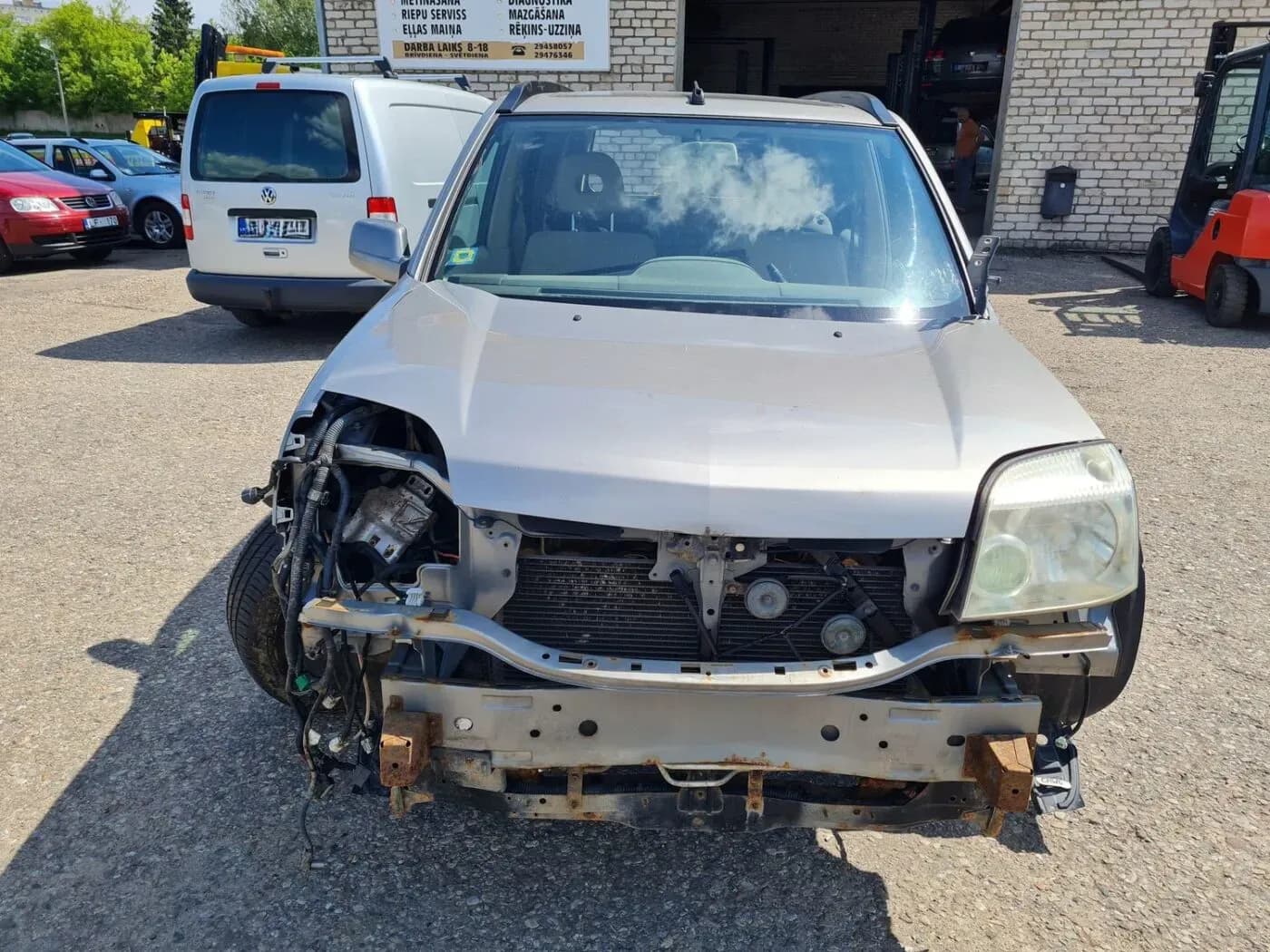 Fotografie mașină dezmembrată 2