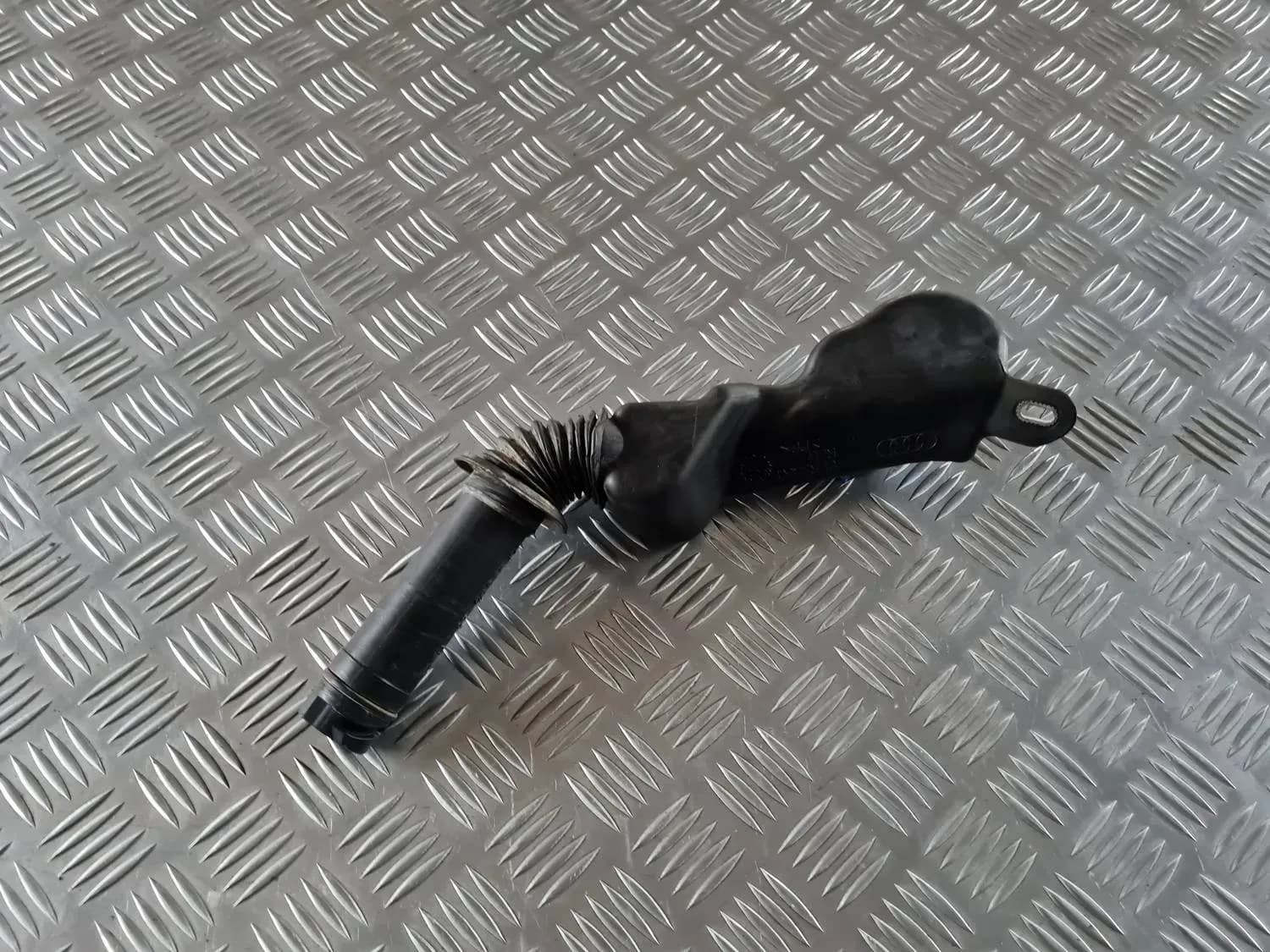 Țeava de umplere a rezervorului de lichid de spălare AUDI A6 2008