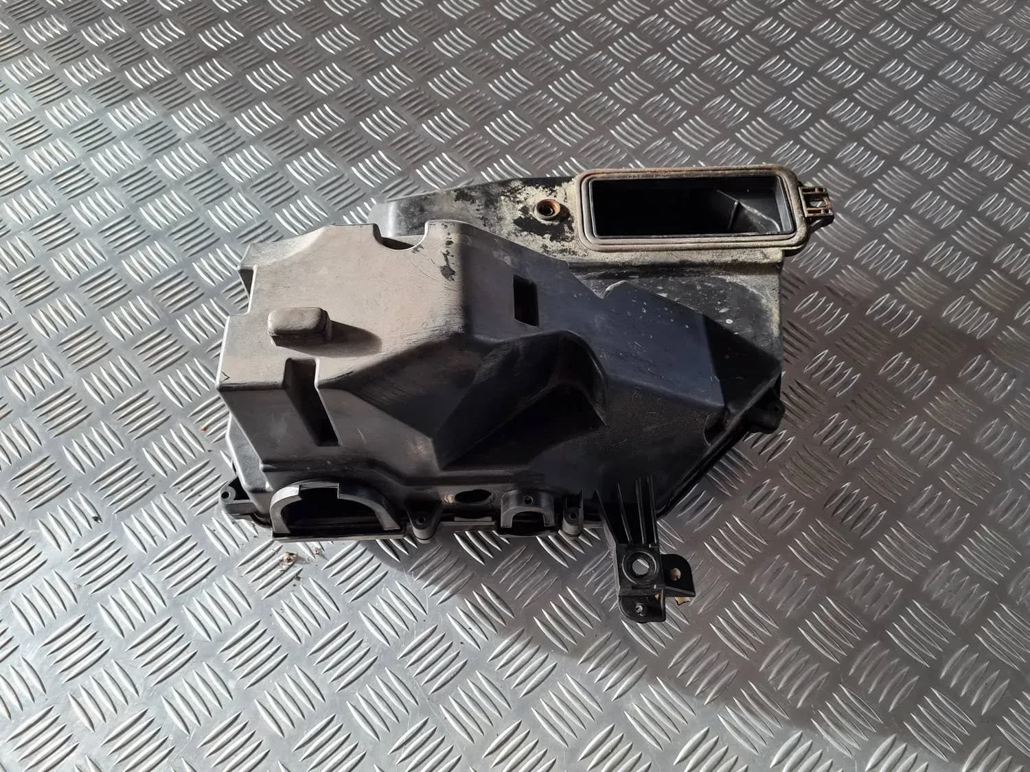 Carcasa cutiei de siguranțe AUDI A6 2008 - foto 1