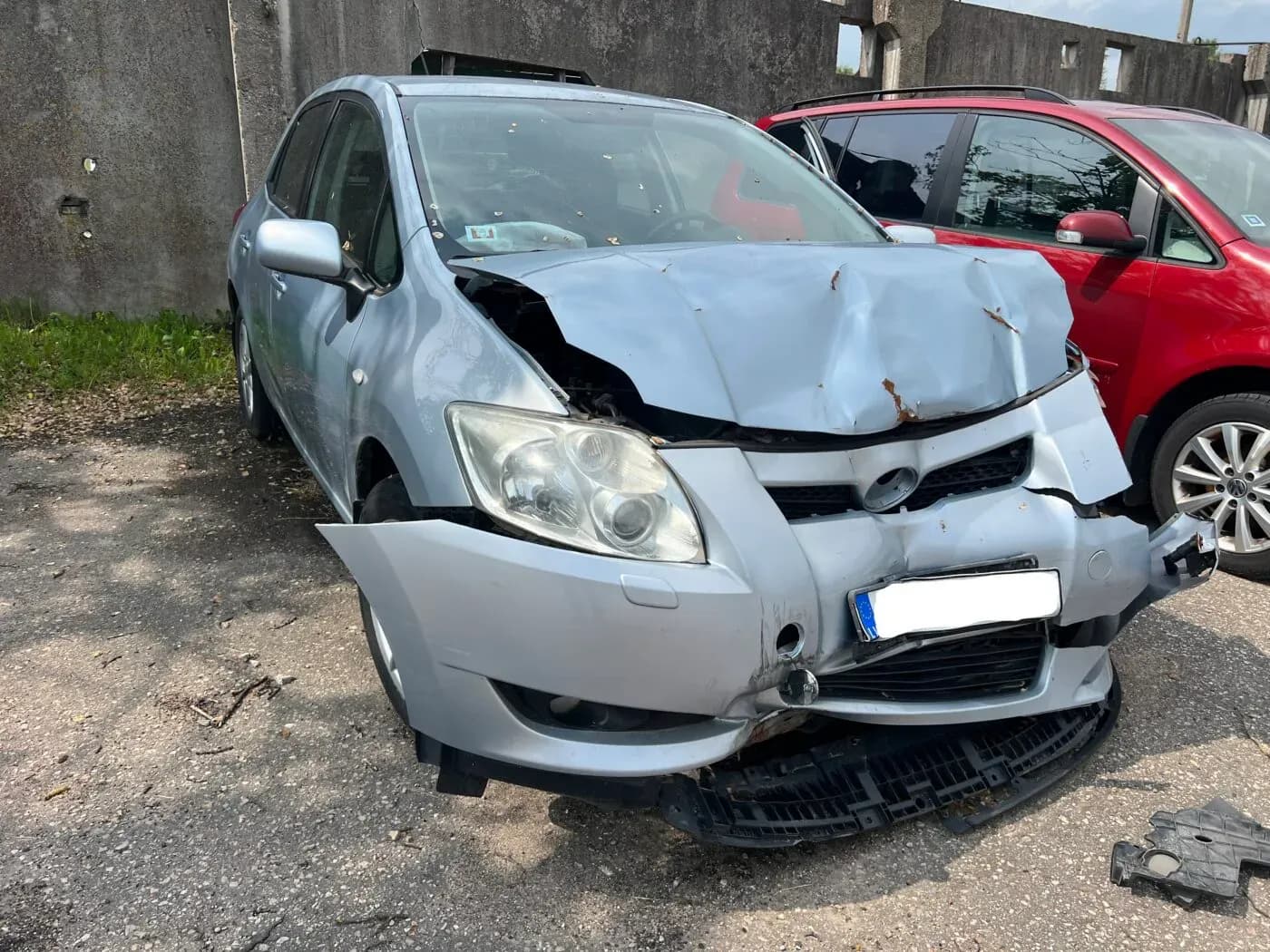 Fotografie mașină dezmembrată 2