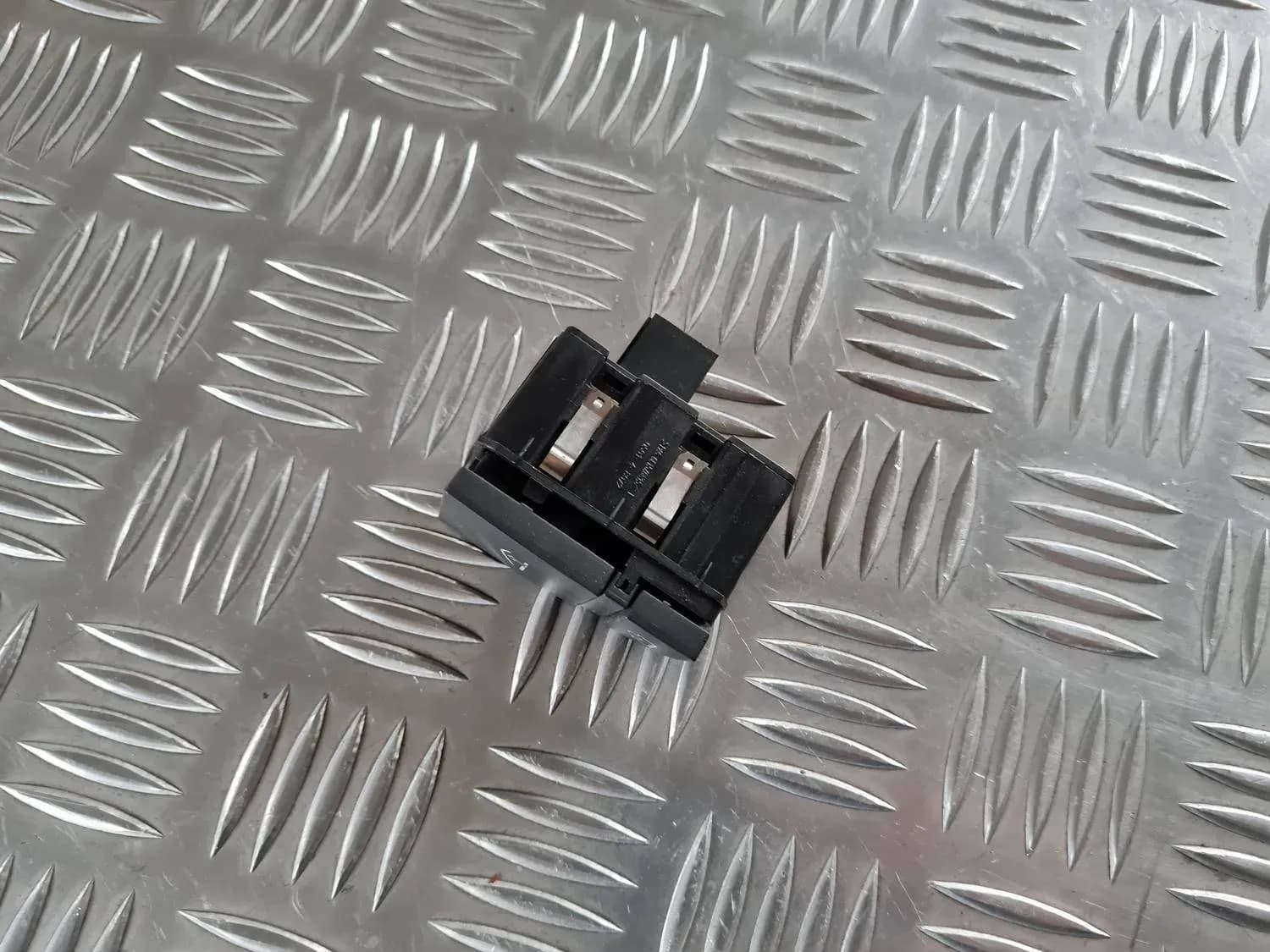 Buton compartiment de depozitare AUDI A6 2008 - foto 4
