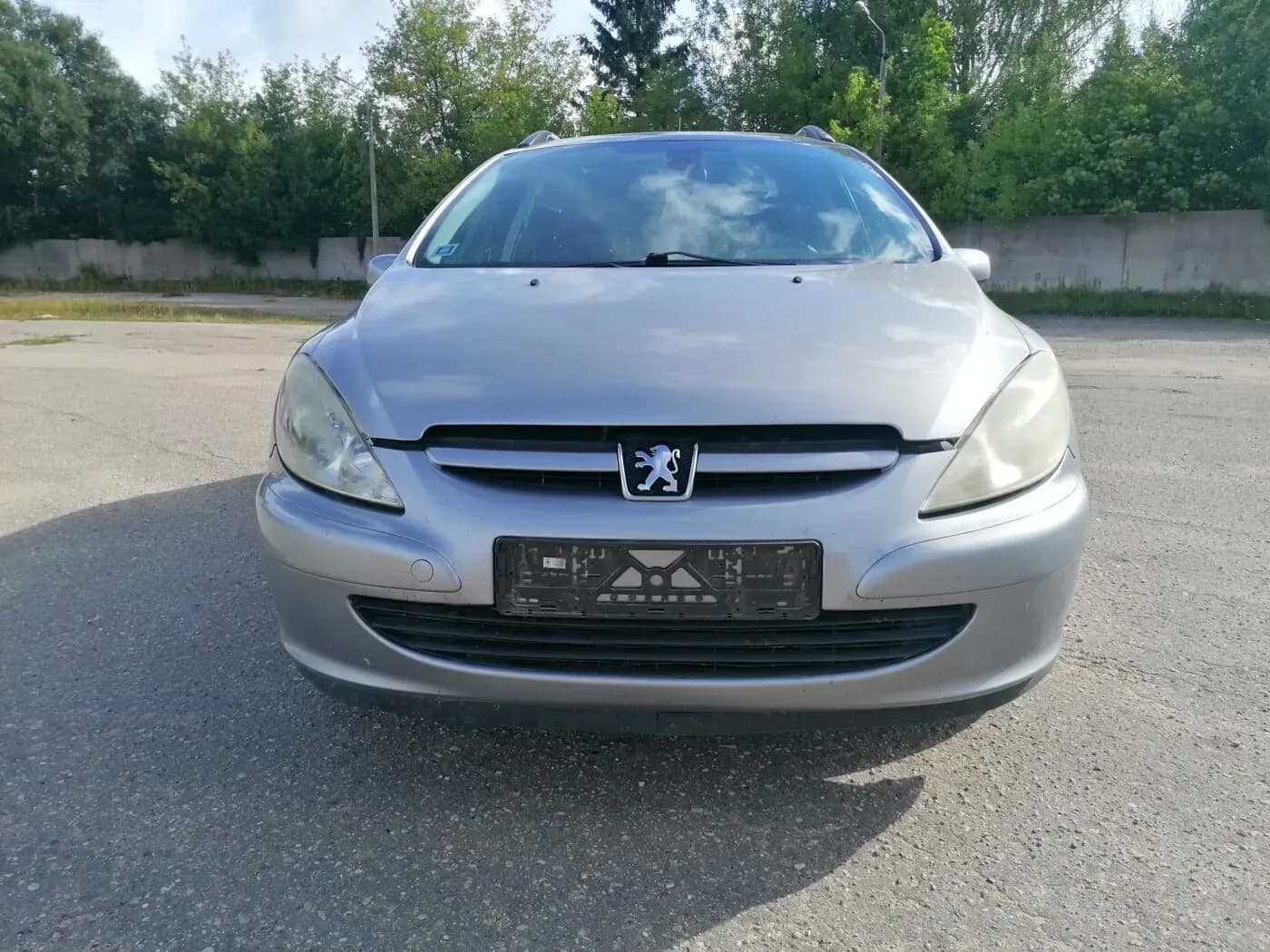 Fotografie mașină dezmembrată 3
