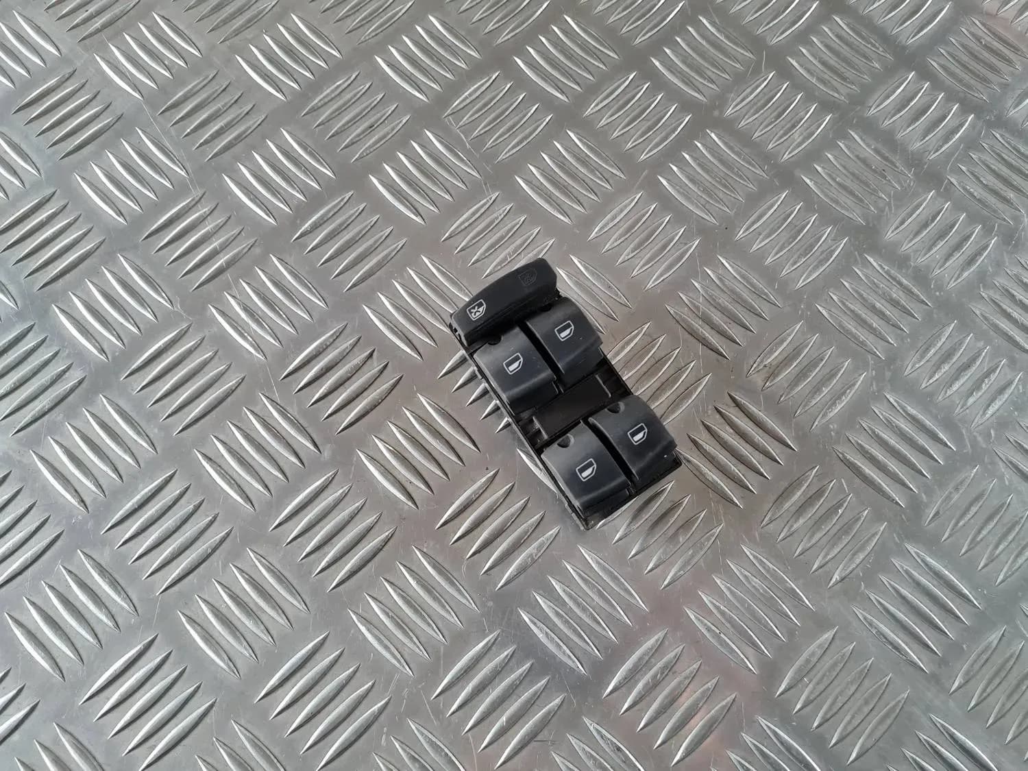 Butoane de comutare pentru portiera șoferului AUDI A6 2008 - foto 1