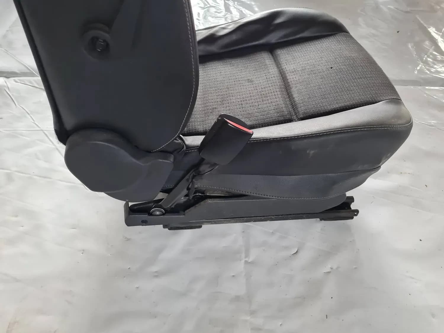 Scaun stânga față RENAULT SCENIC III 2011 - foto 4