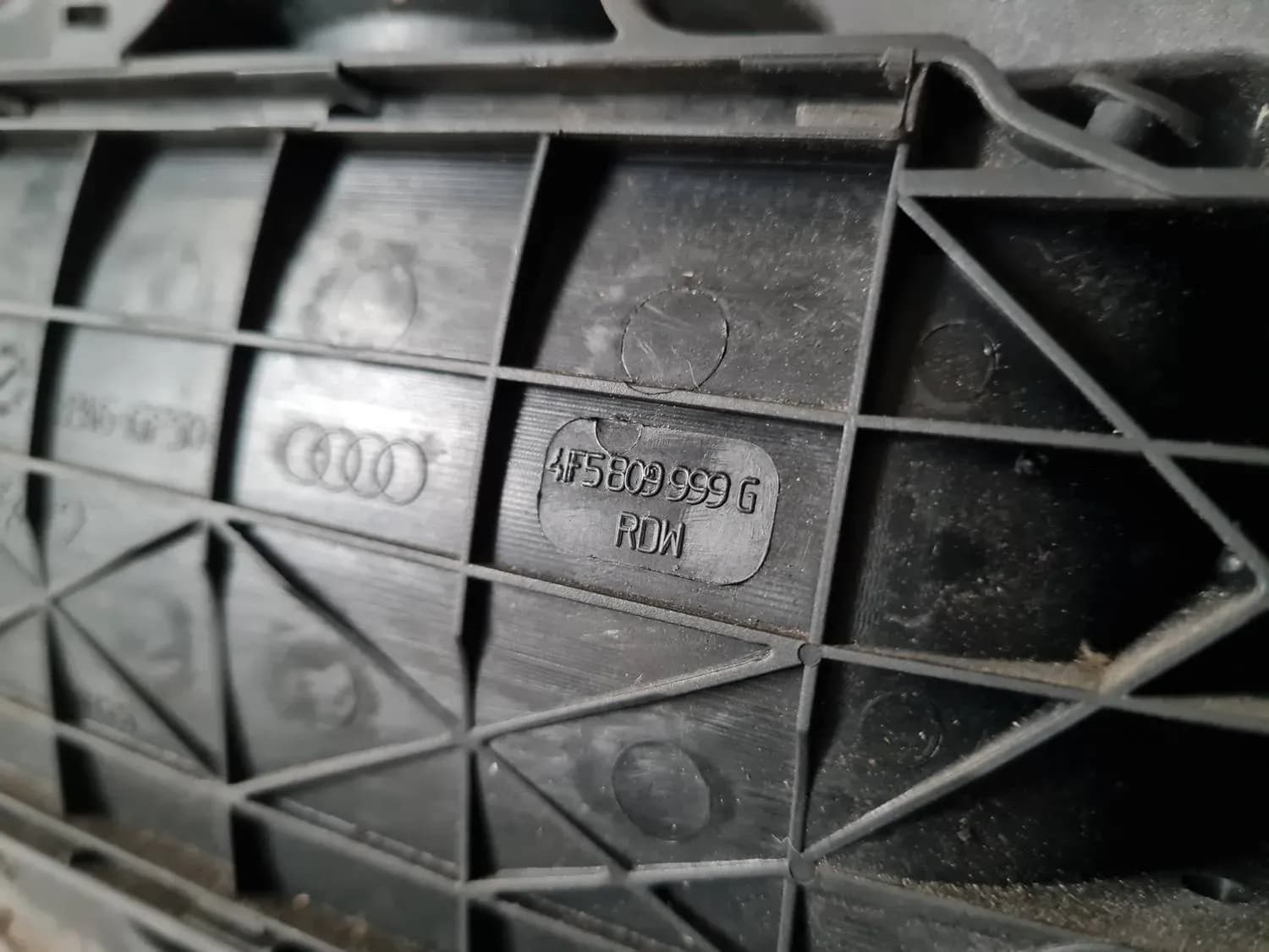 Capacul rezervorului de combustibil AUDI A6 2008 - foto 2