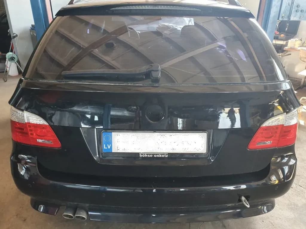 Fotografie mașină dezmembrată 3