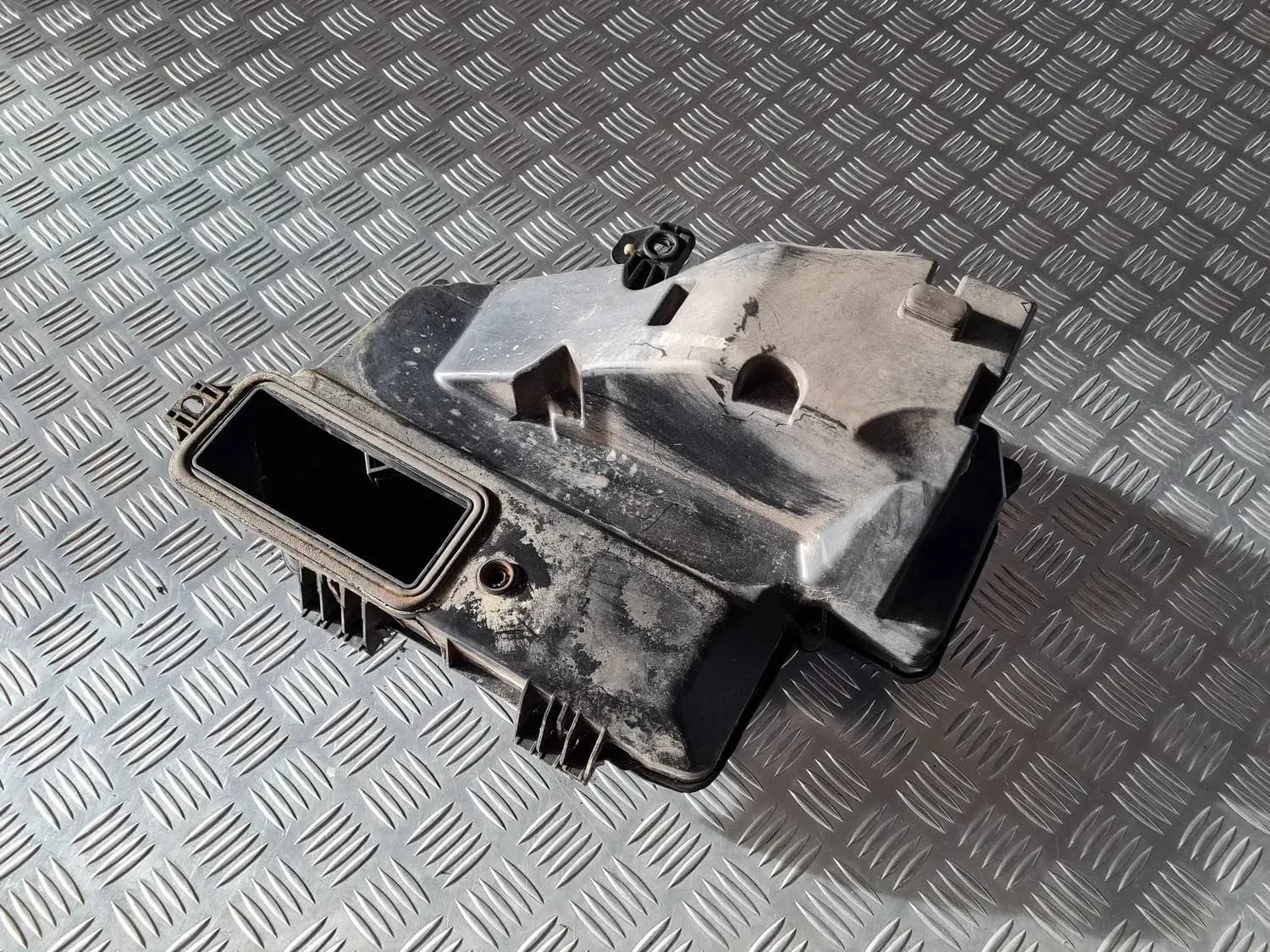 Carcasa cutiei de siguranțe AUDI A6 2008 - foto 3