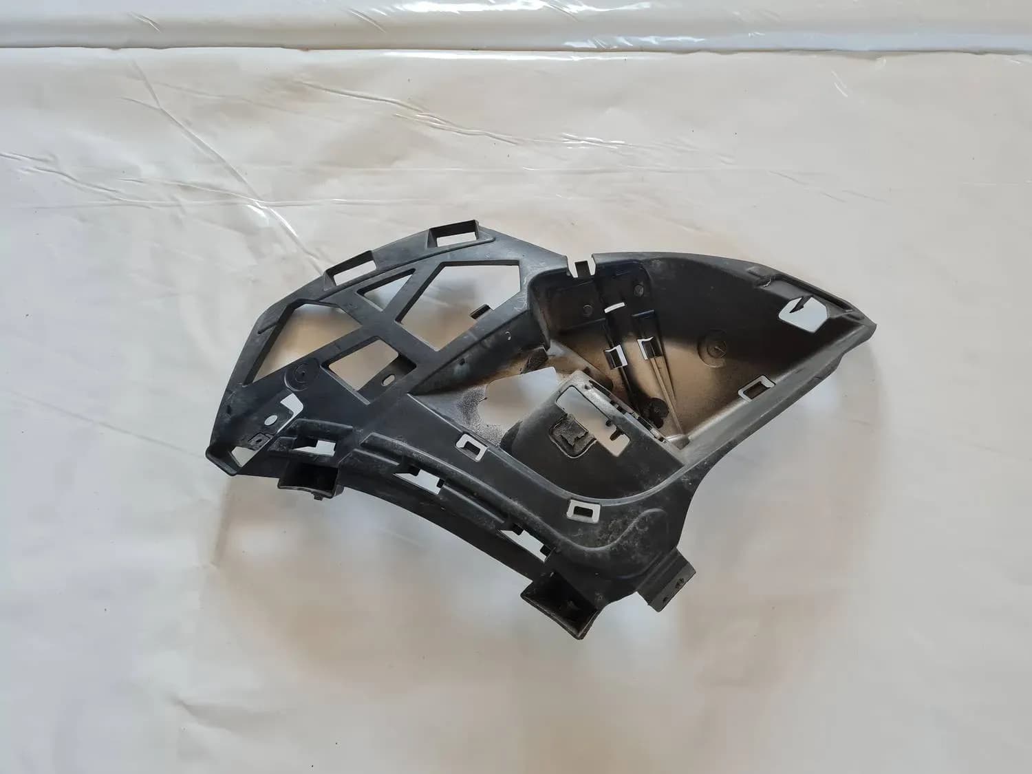 Suportul drept al barei de protecție față RENAULT SCENIC III 2011 - foto 1