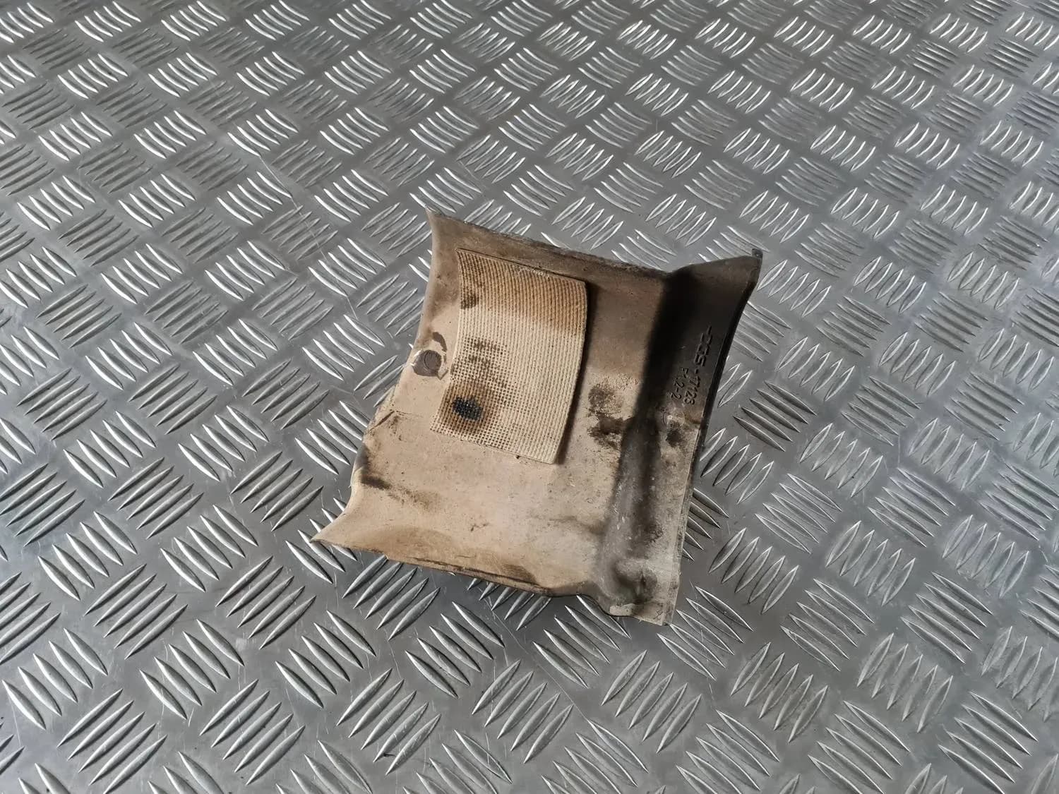 Jumătate de protecție pentru osie AUDI A6 2008 - foto 1