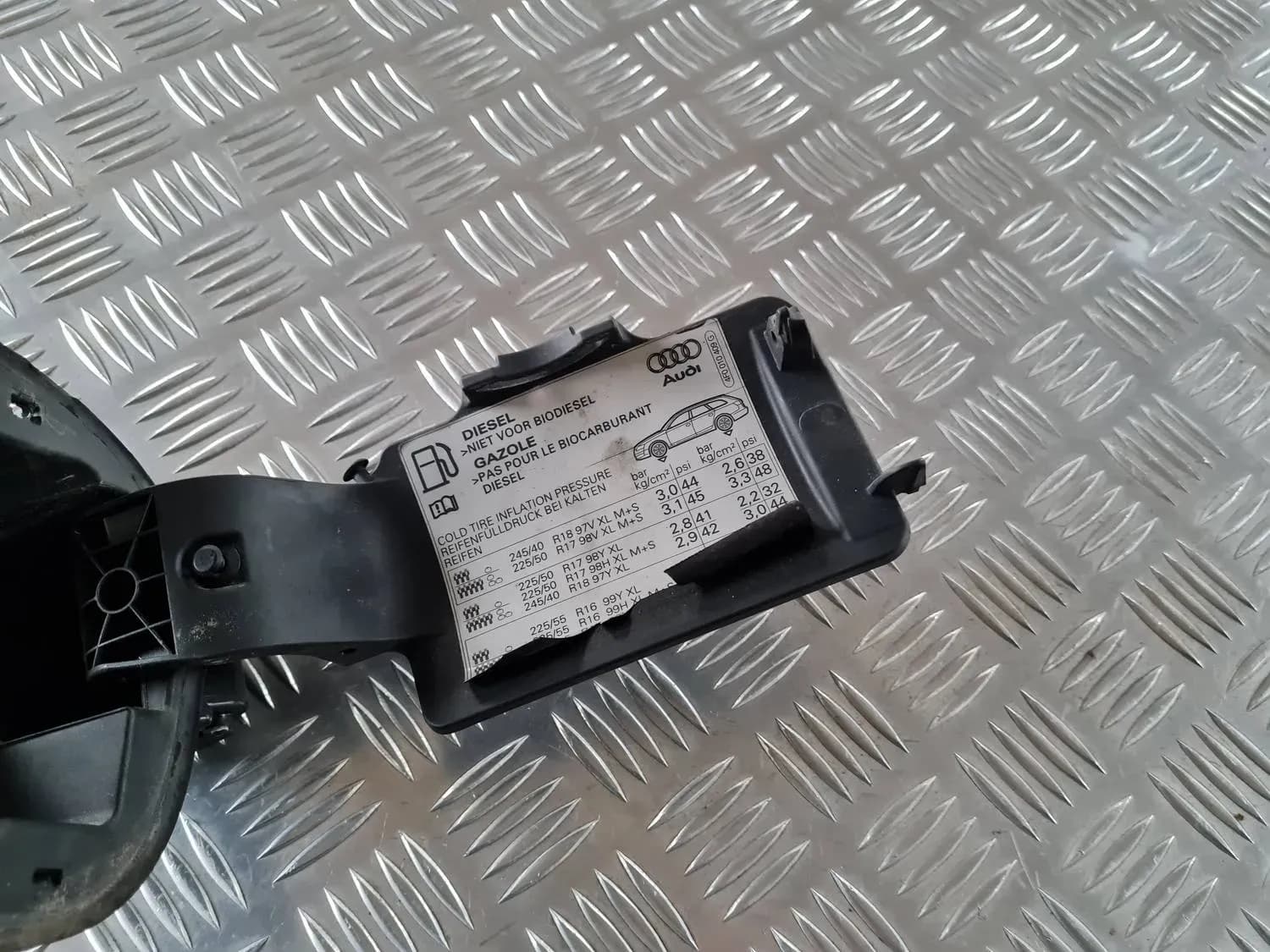 Capacul rezervorului de combustibil AUDI A6 2008 - foto 5
