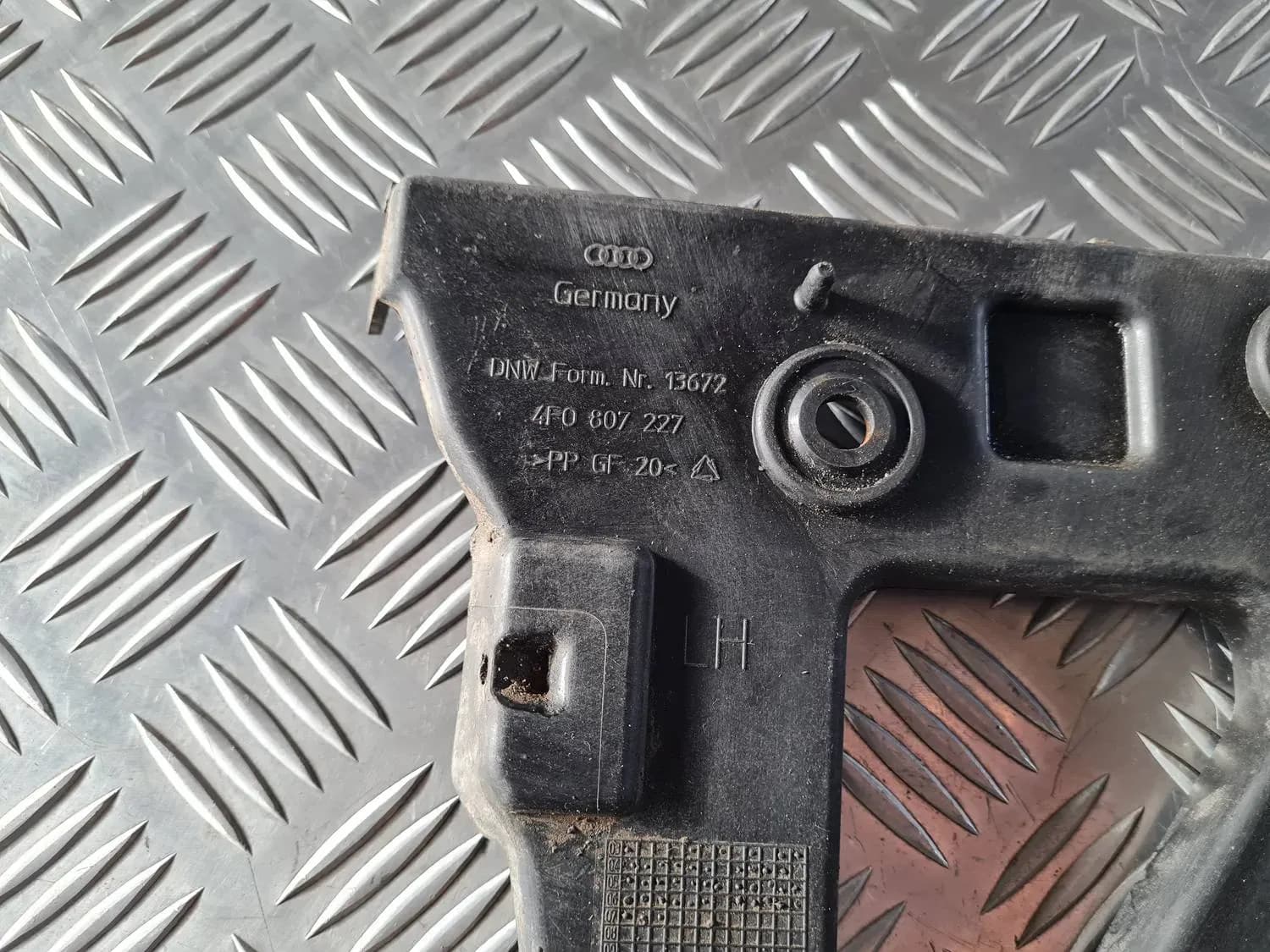 Suport stânga bara de protecție față AUDI A6 2008 - foto 3