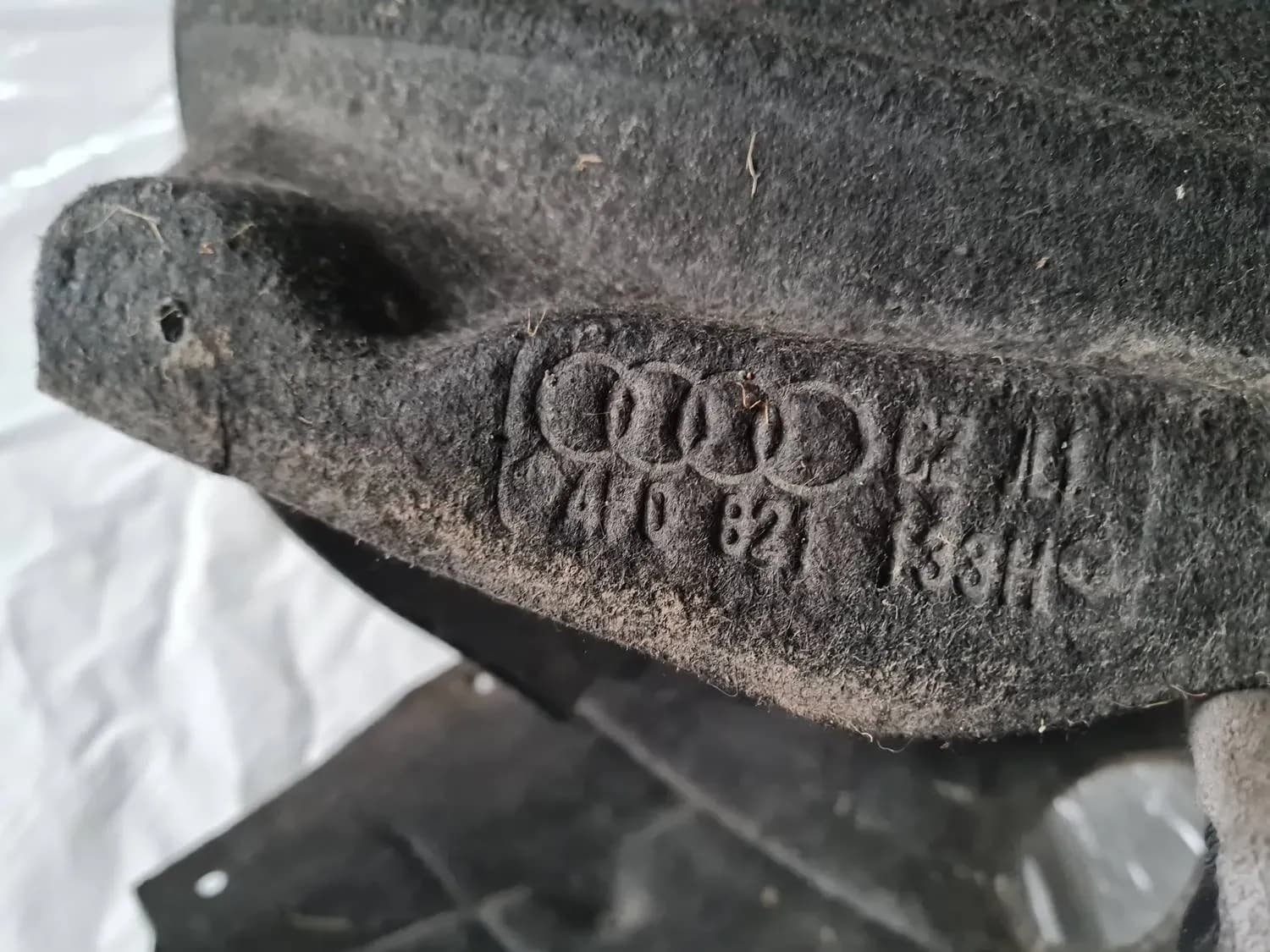 Aripa interioară dreapta față AUDI A6 2008 - foto 2