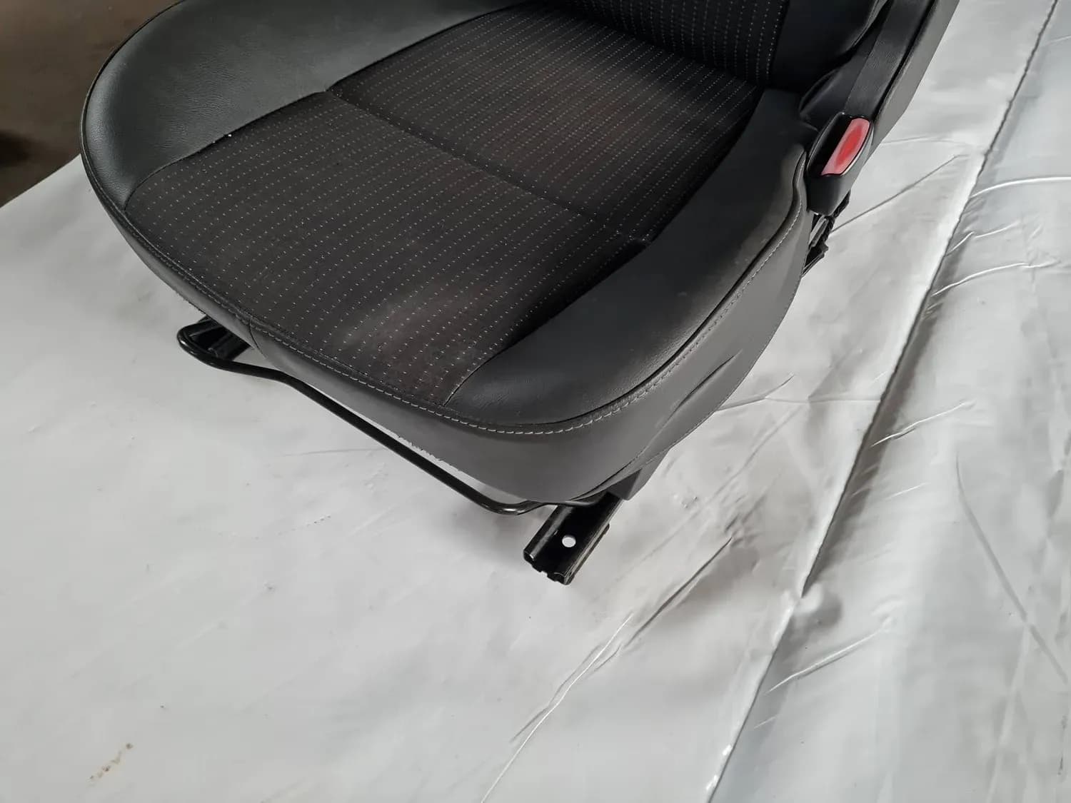 Scaun dreapta față RENAULT SCENIC III 2011 - foto 4