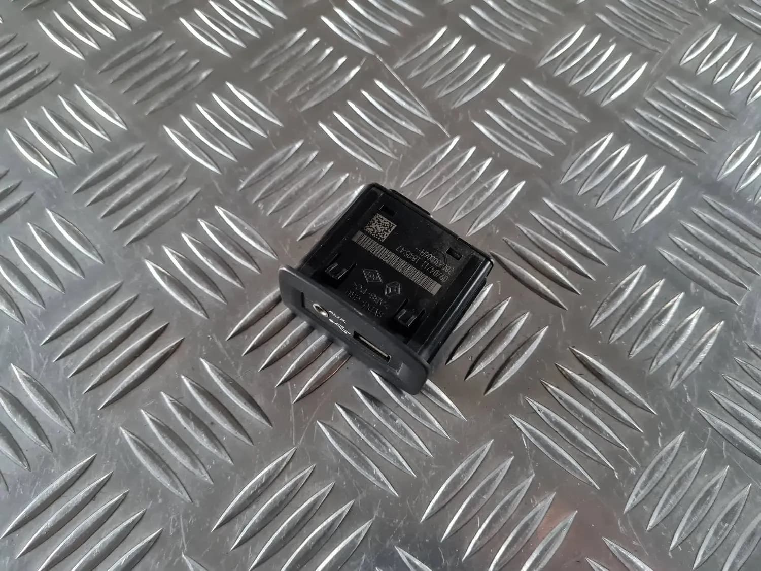 Adaptor USB/AUX RENAULT SCENIC III 2011 - foto 3
