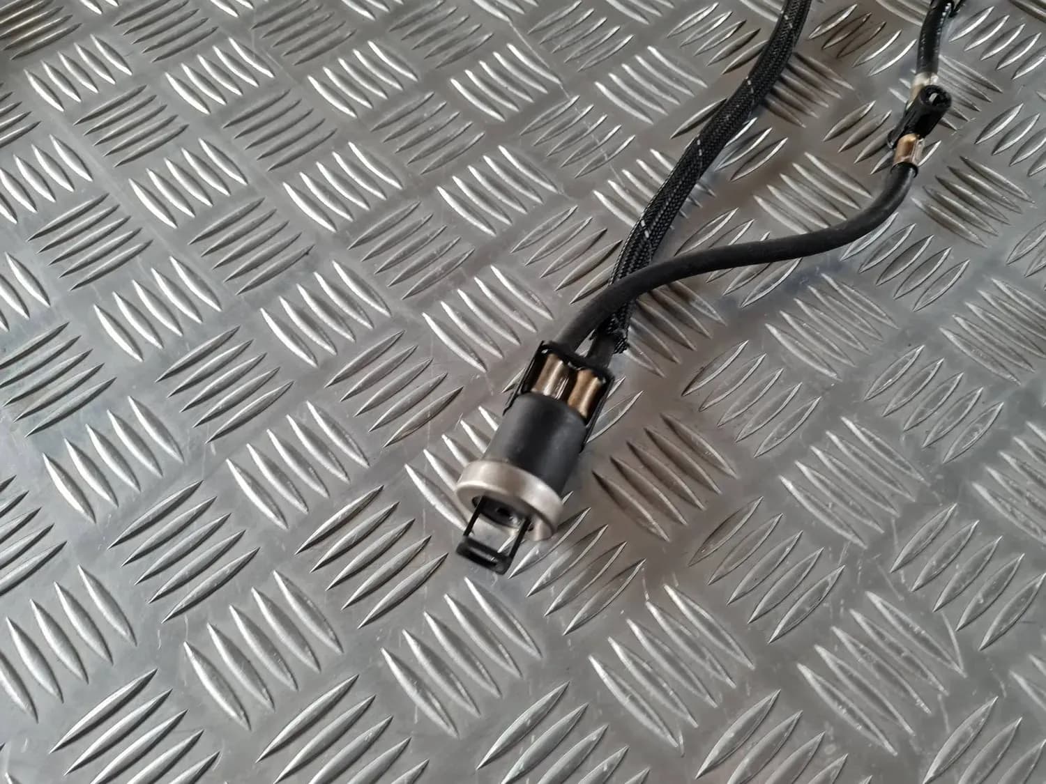 Conducta de retur a combustibilului AUDI A6 2008 - foto 3