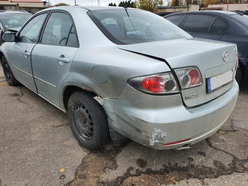 Fotografie mașină dezmembrată 5