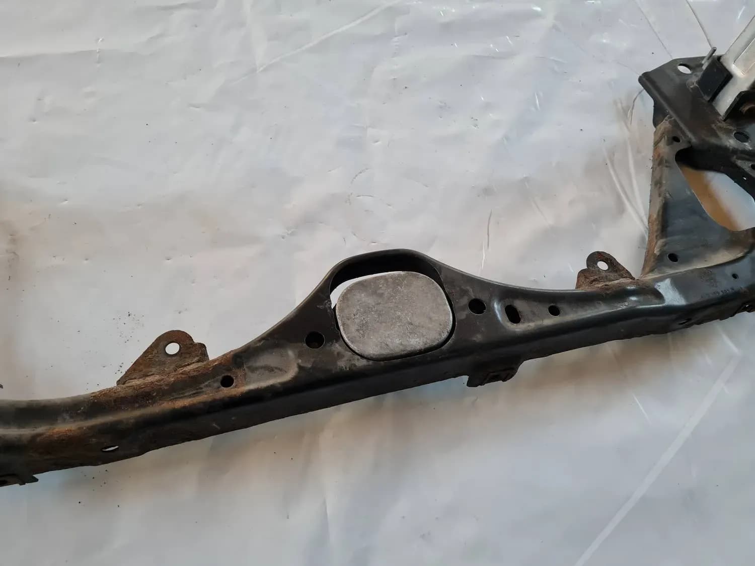 Traversă față pentru radiator AUDI A6 2008 - foto 2