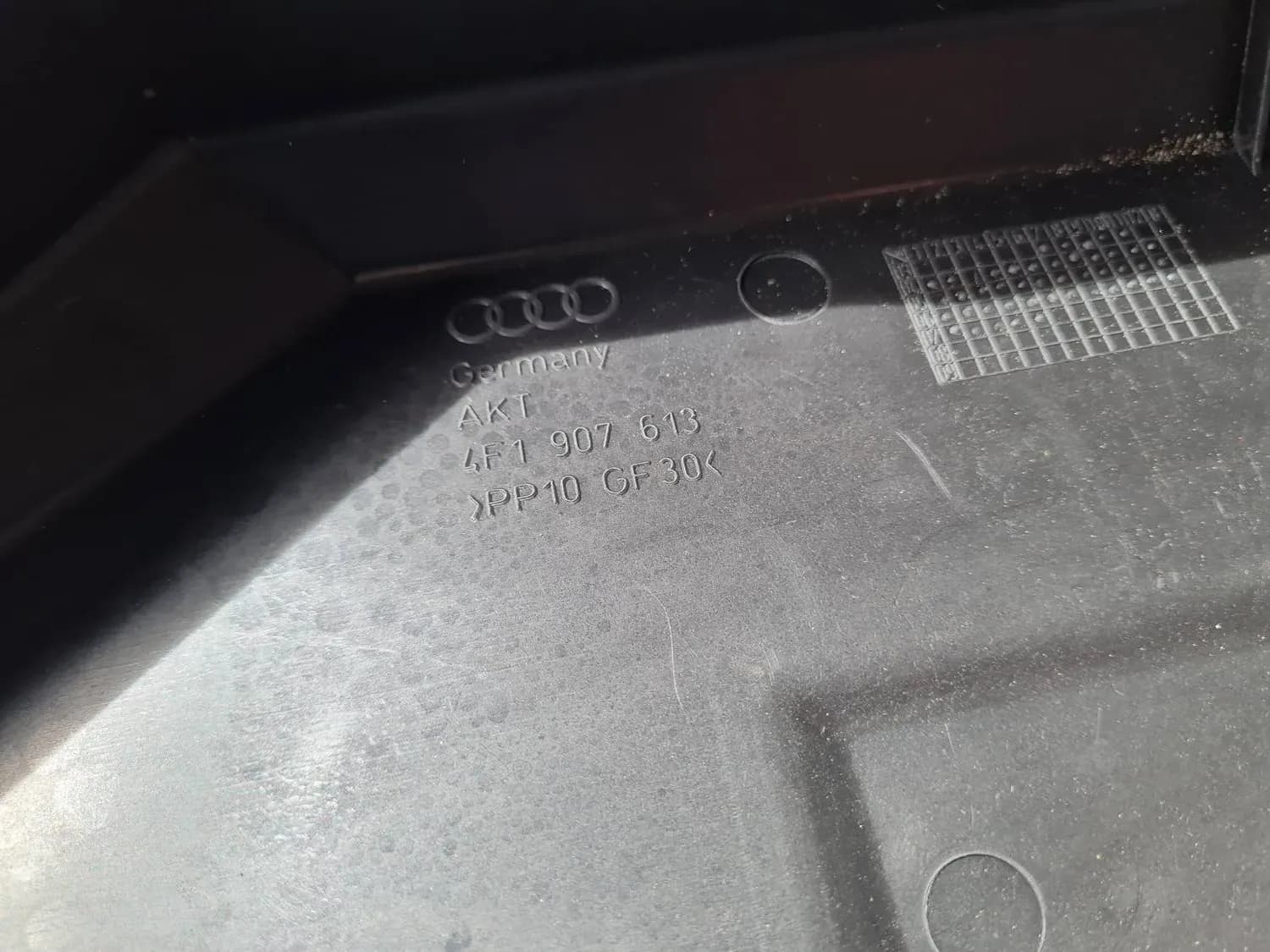 Carcasa cutiei de siguranțe AUDI A6 2008 - foto 2