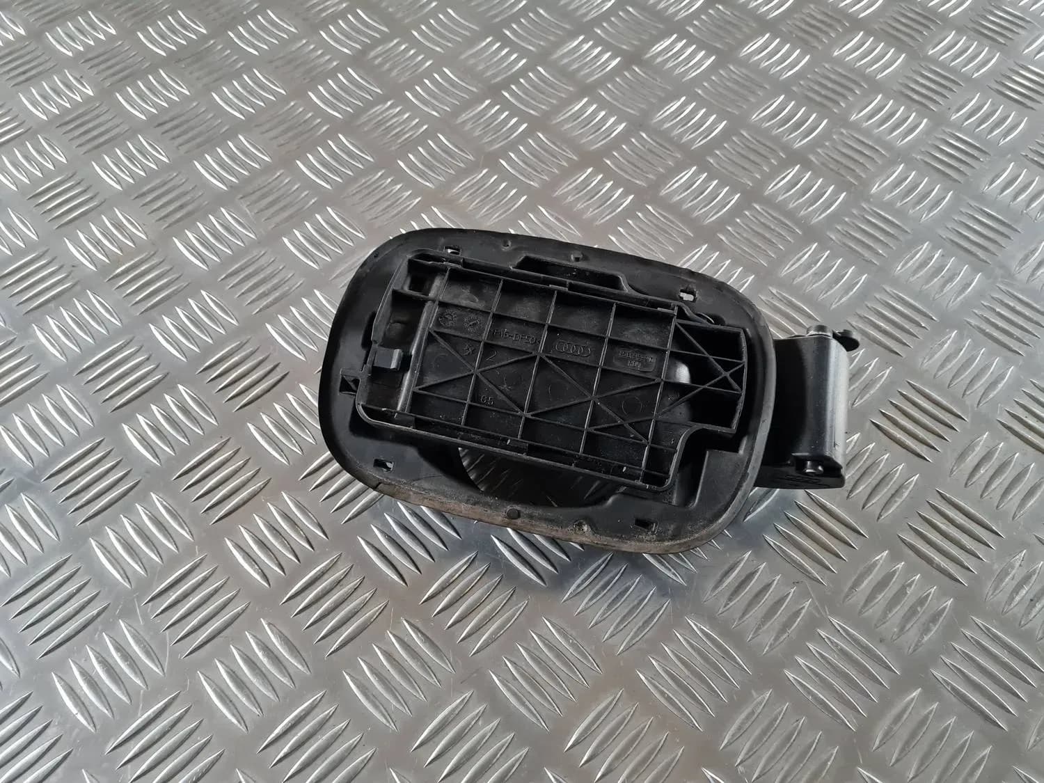 Capacul rezervorului de combustibil AUDI A6 2008 - foto 1