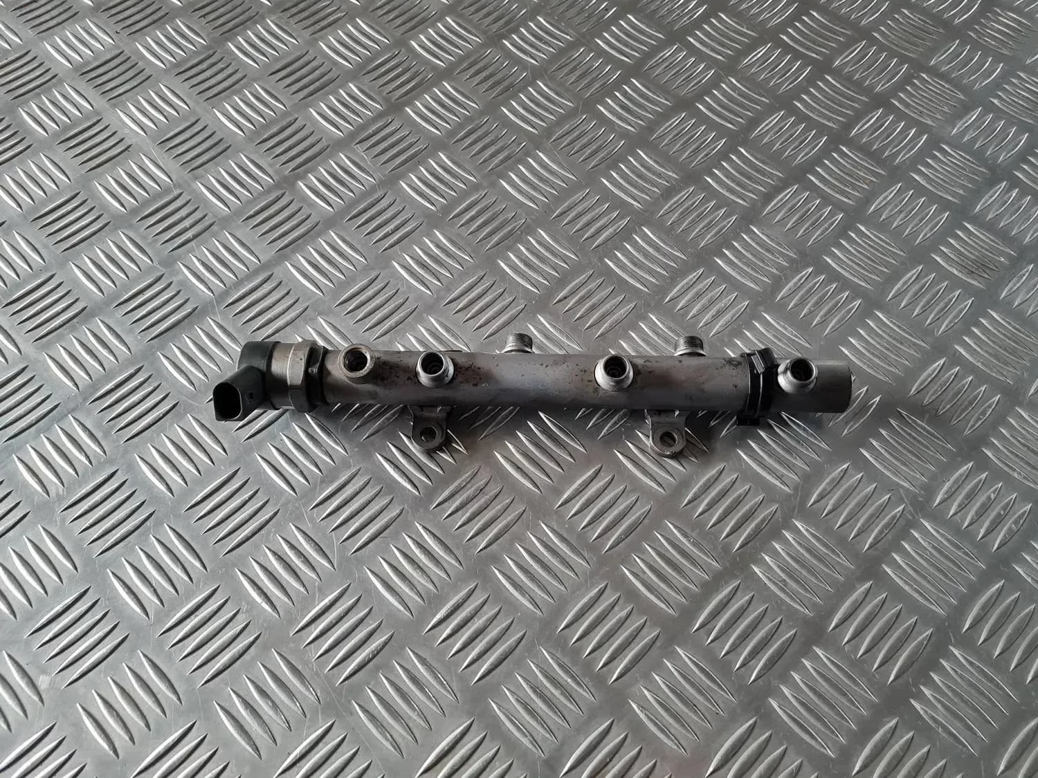 Conducta de combustibil AUDI A6 2008 - foto 1