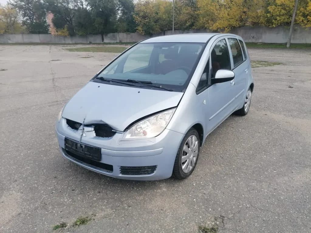 Fotografie mașină dezmembrată 1