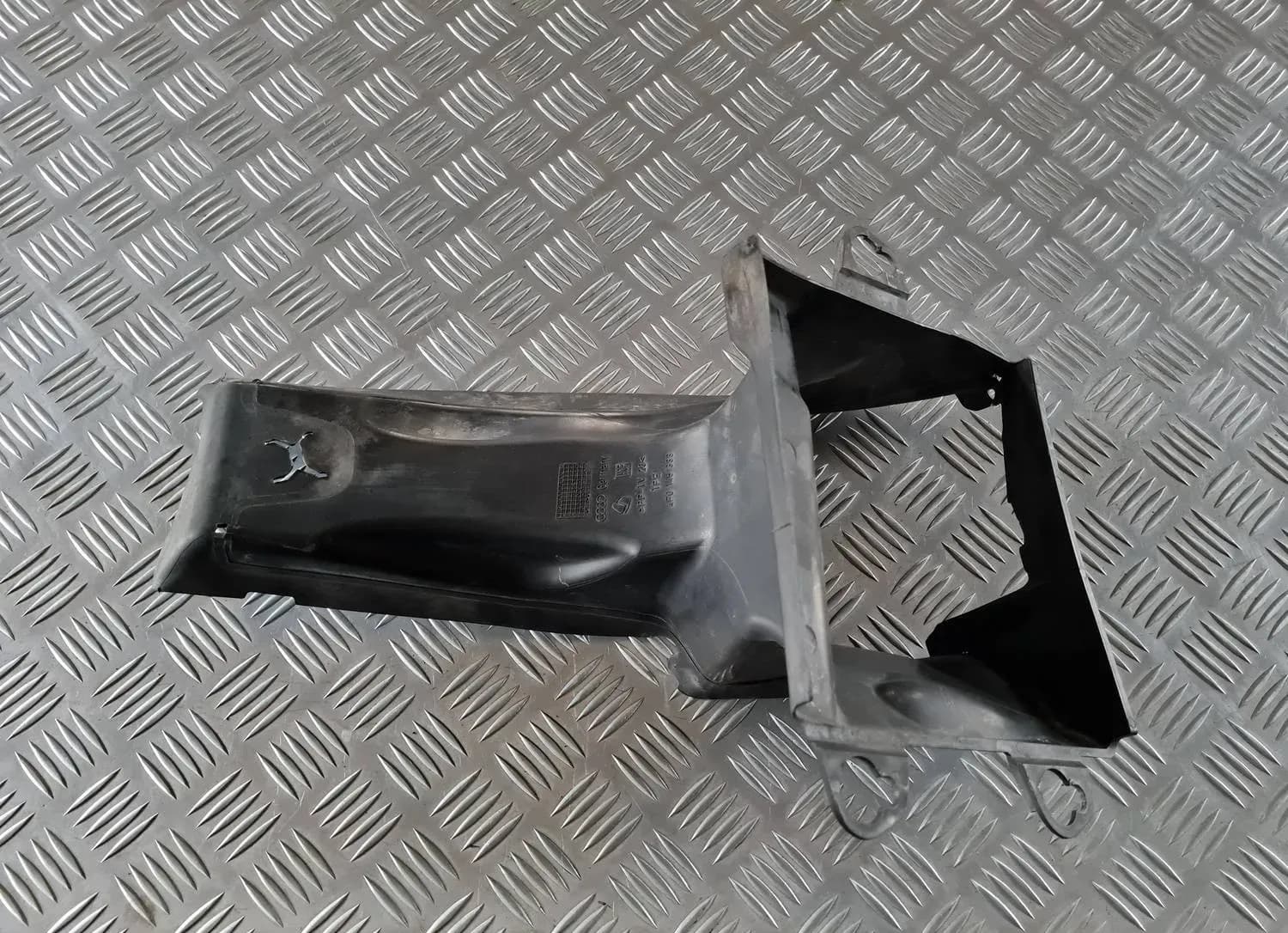 Deflector de aer de admisie, stânga AUDI A6 2008 - foto 2