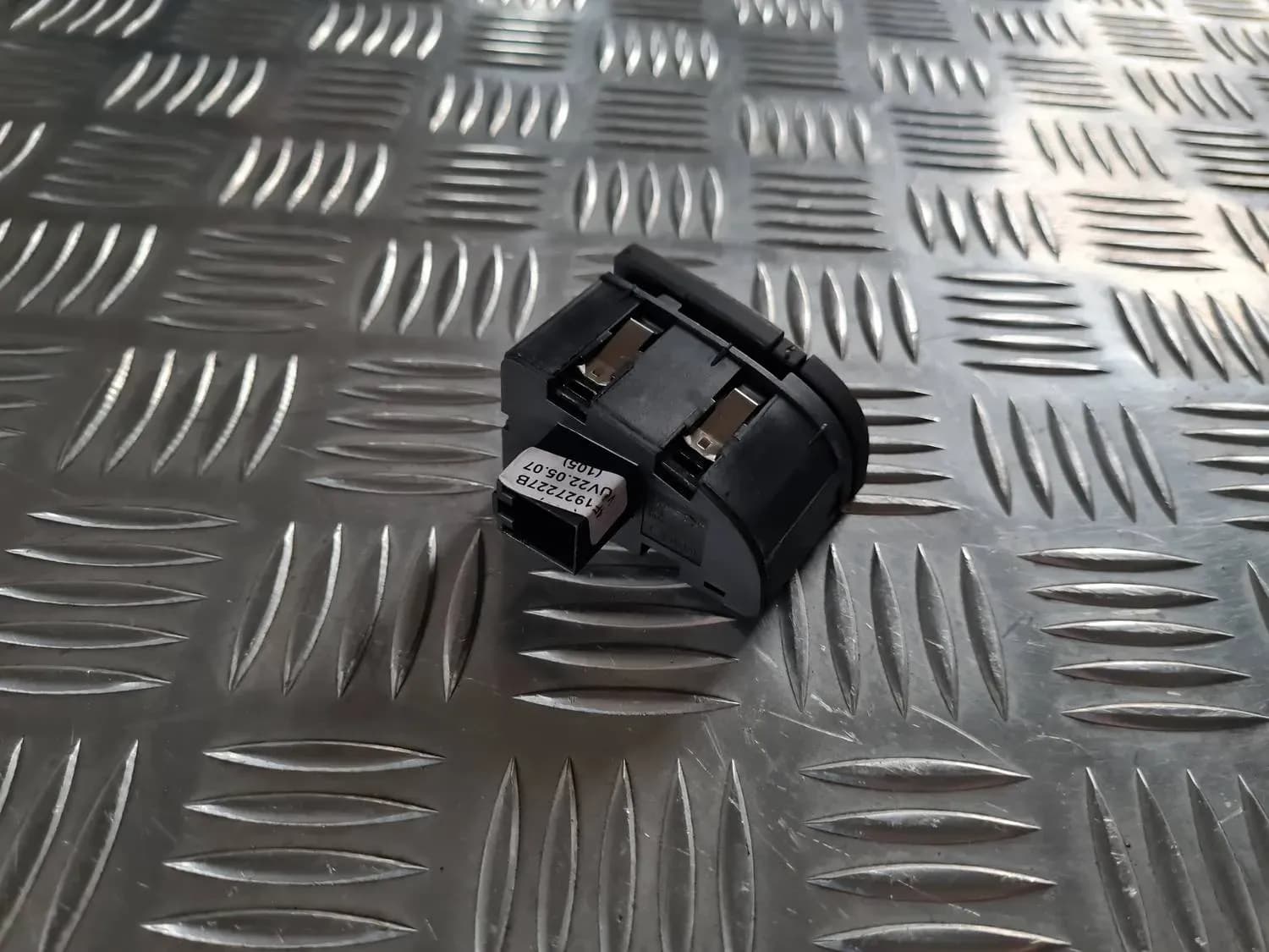 Buton compartiment de depozitare AUDI A6 2008 - foto 2