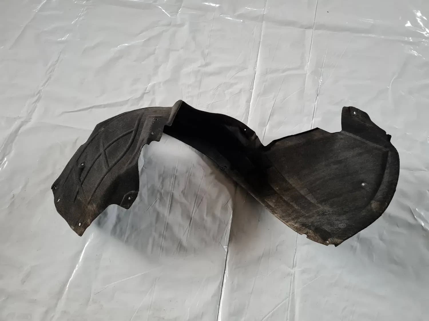 Aripa interioară stânga față AUDI A6 2008 - foto 1