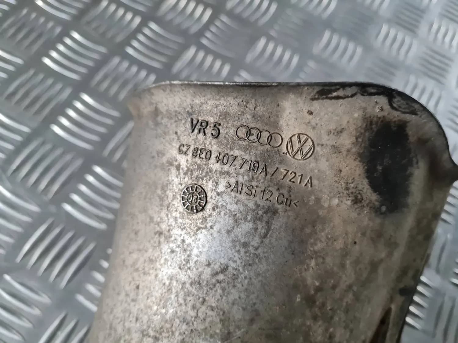 Jumătate de protecție pentru osie AUDI A6 2008 - foto 3
