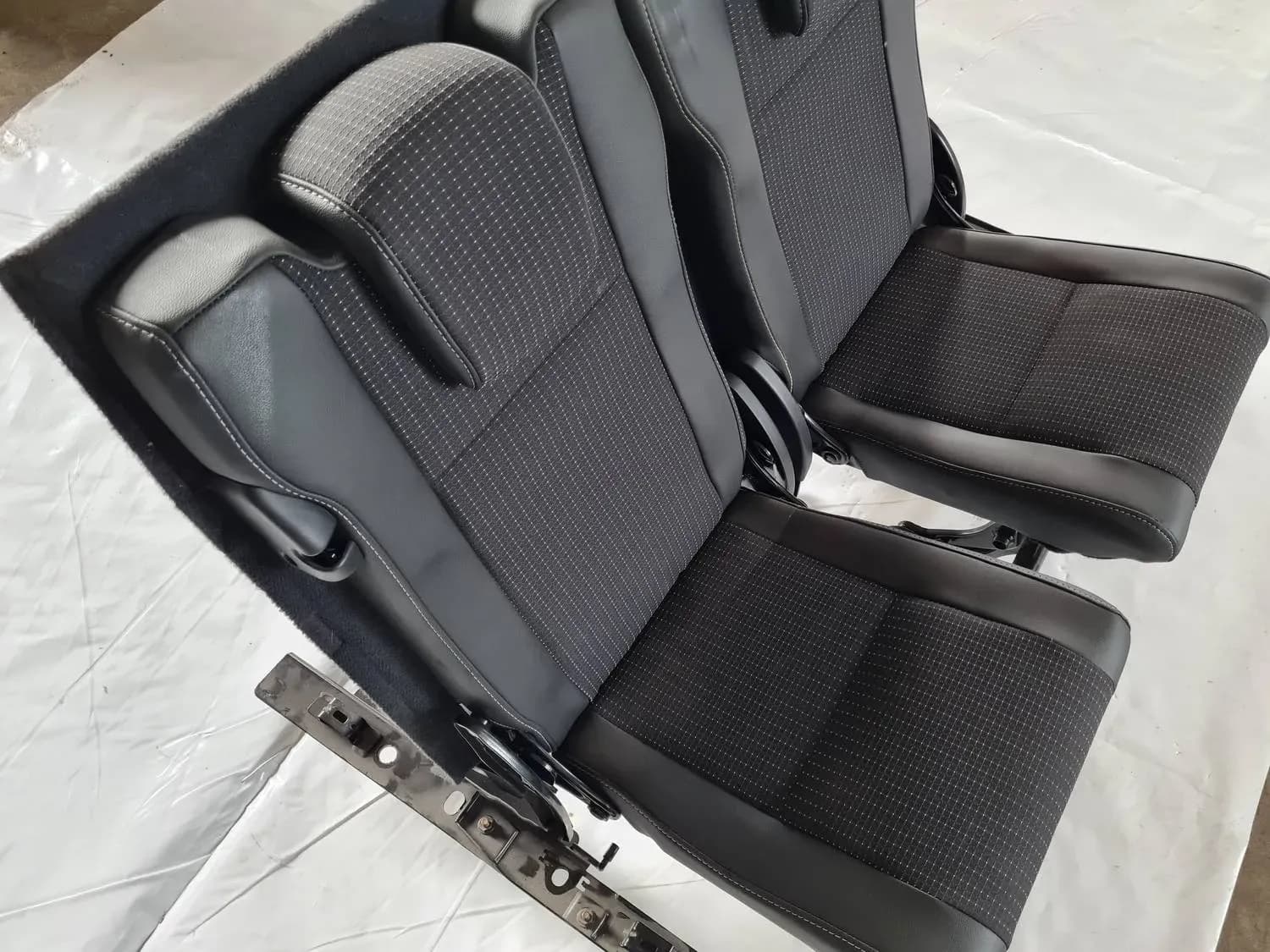 Scaunul de a treia filă RENAULT SCENIC III 2011 - foto 6