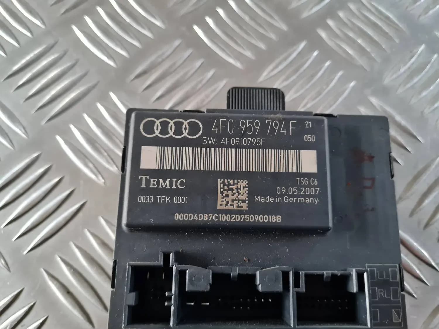 Unitatea de comandă a ușii dreapta spate AUDI A6 2008 - foto 2
