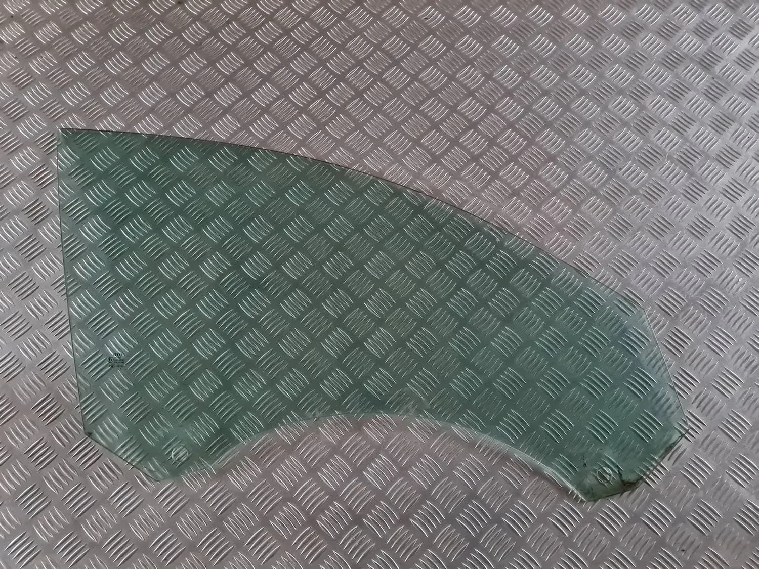 Geamul ușii dreapta față AUDI A6 2008
