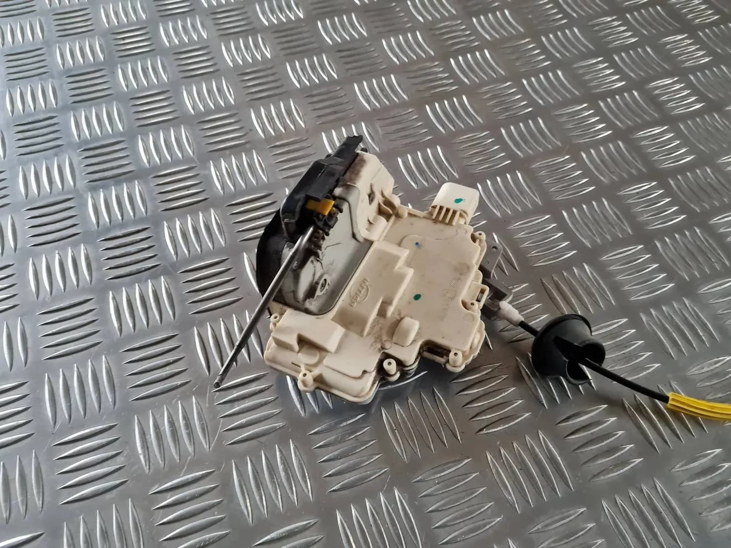 Blocarea ușii stânga spate AUDI A6 2008 - foto 3