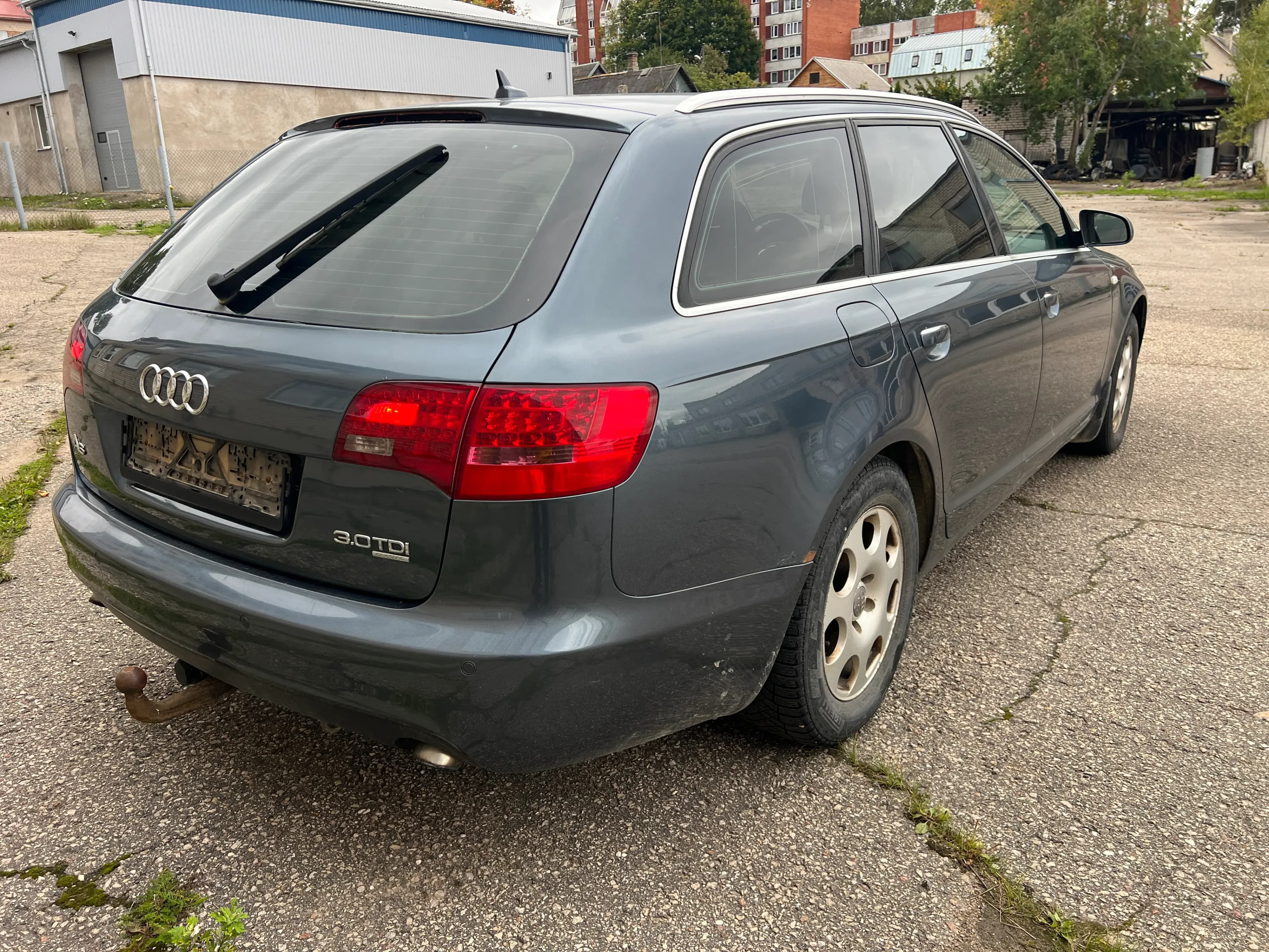 Fotografie mașină dezmembrată 5