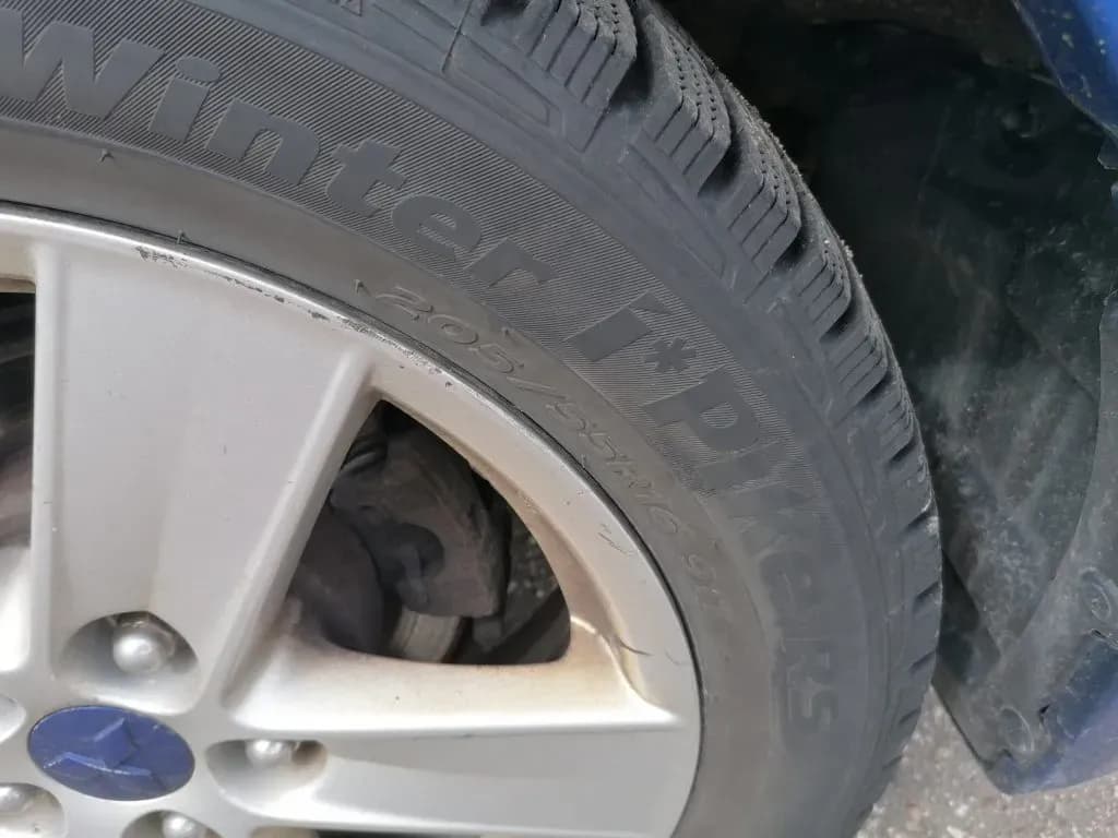 Fotografie mașină dezmembrată 3