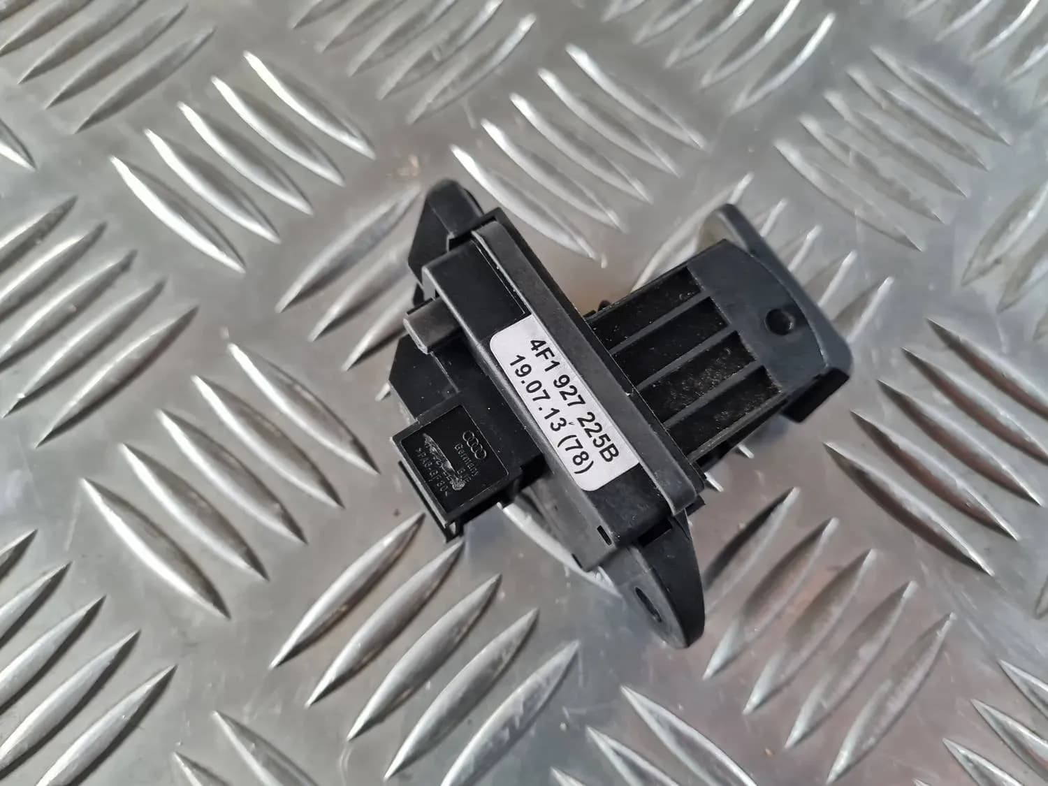 Butonul frânei de parcare AUDI A6 2008 - foto 3