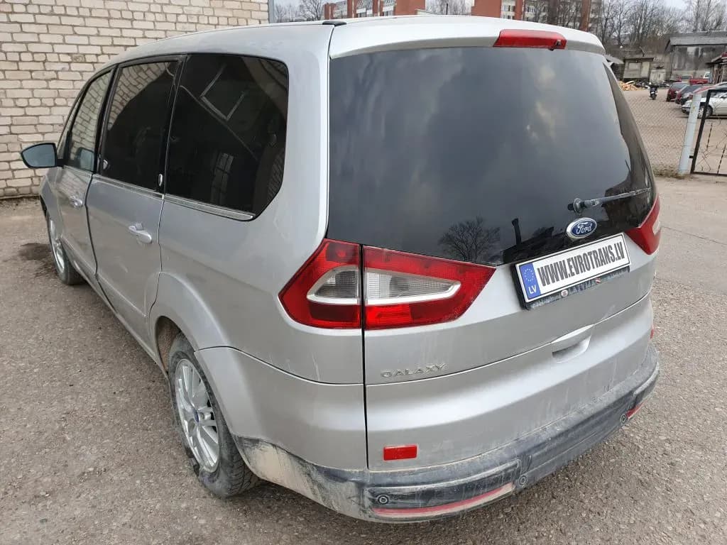 Fotografie mașină dezmembrată 3