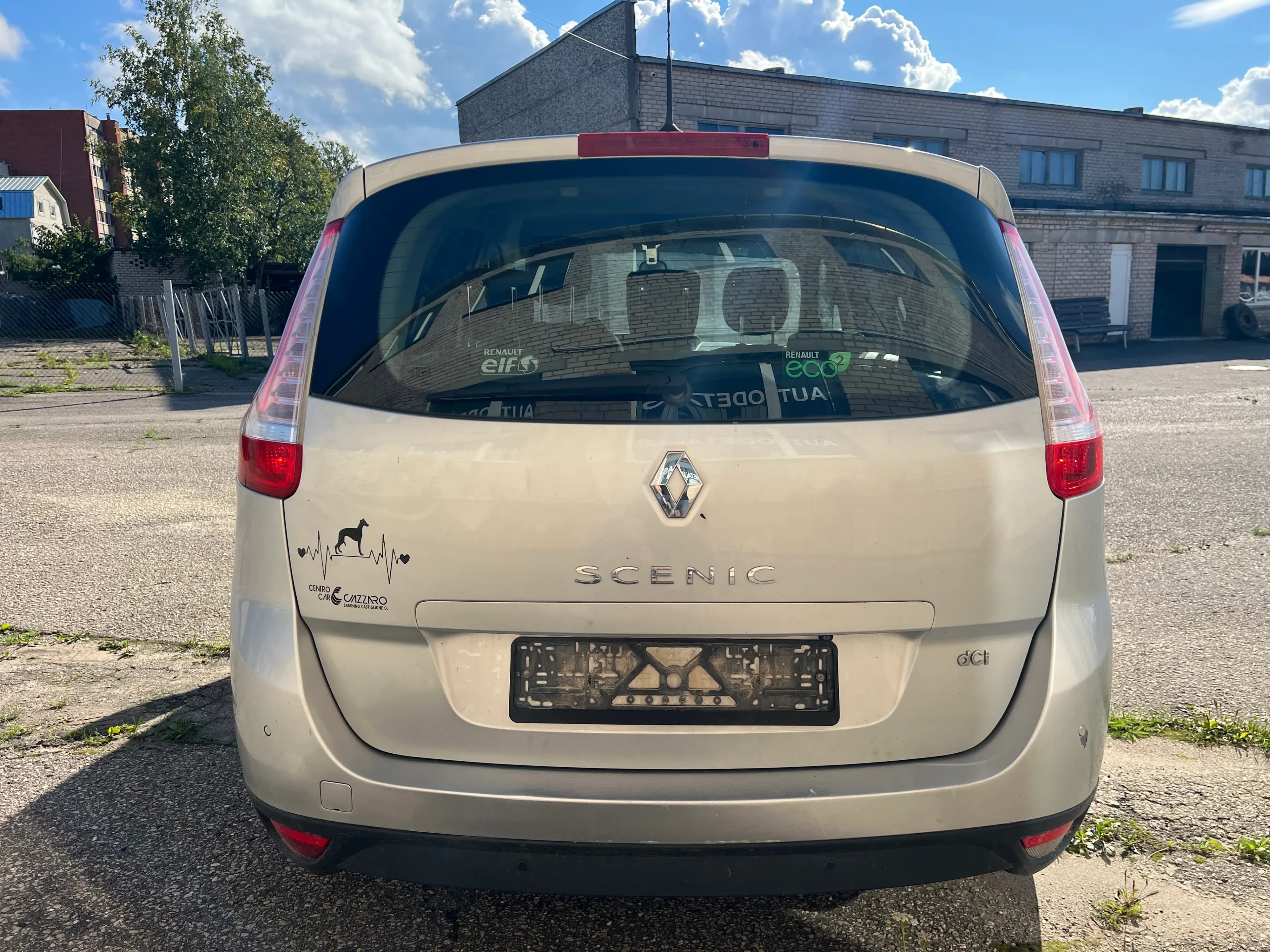 Fotografie mașină dezmembrată 5
