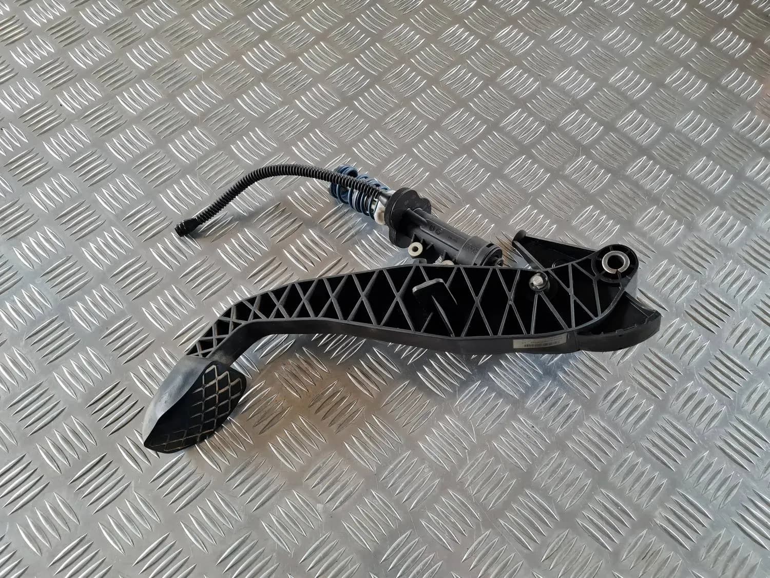 Pedala de ambreiaj AUDI A6 2008 - foto 3