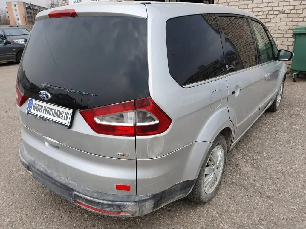 Fotografie mașină dezmembrată 4